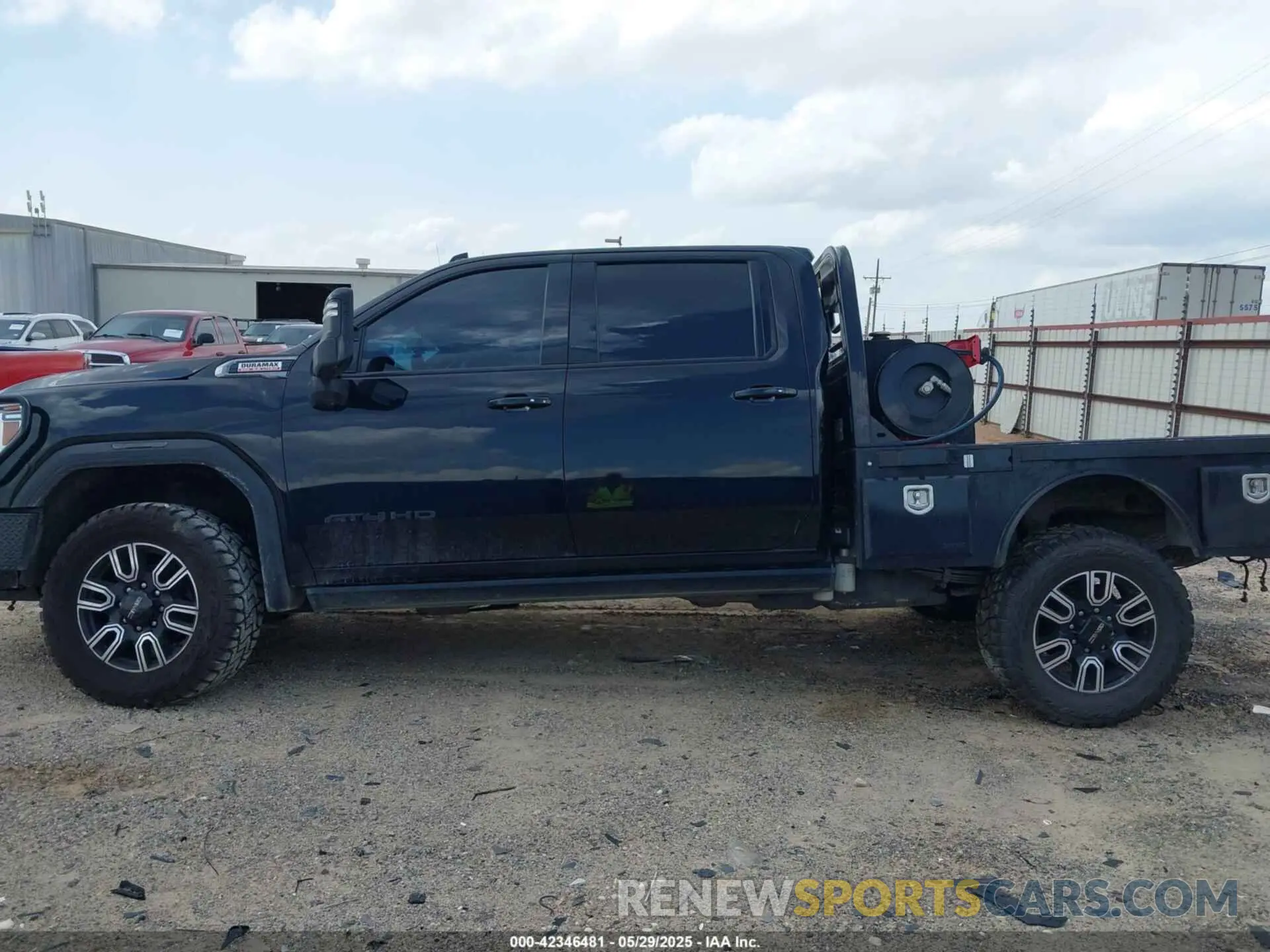 15 Photograph of a damaged car 1GT49PEY4NF350847 GMC SIERRA 2500HD 2022