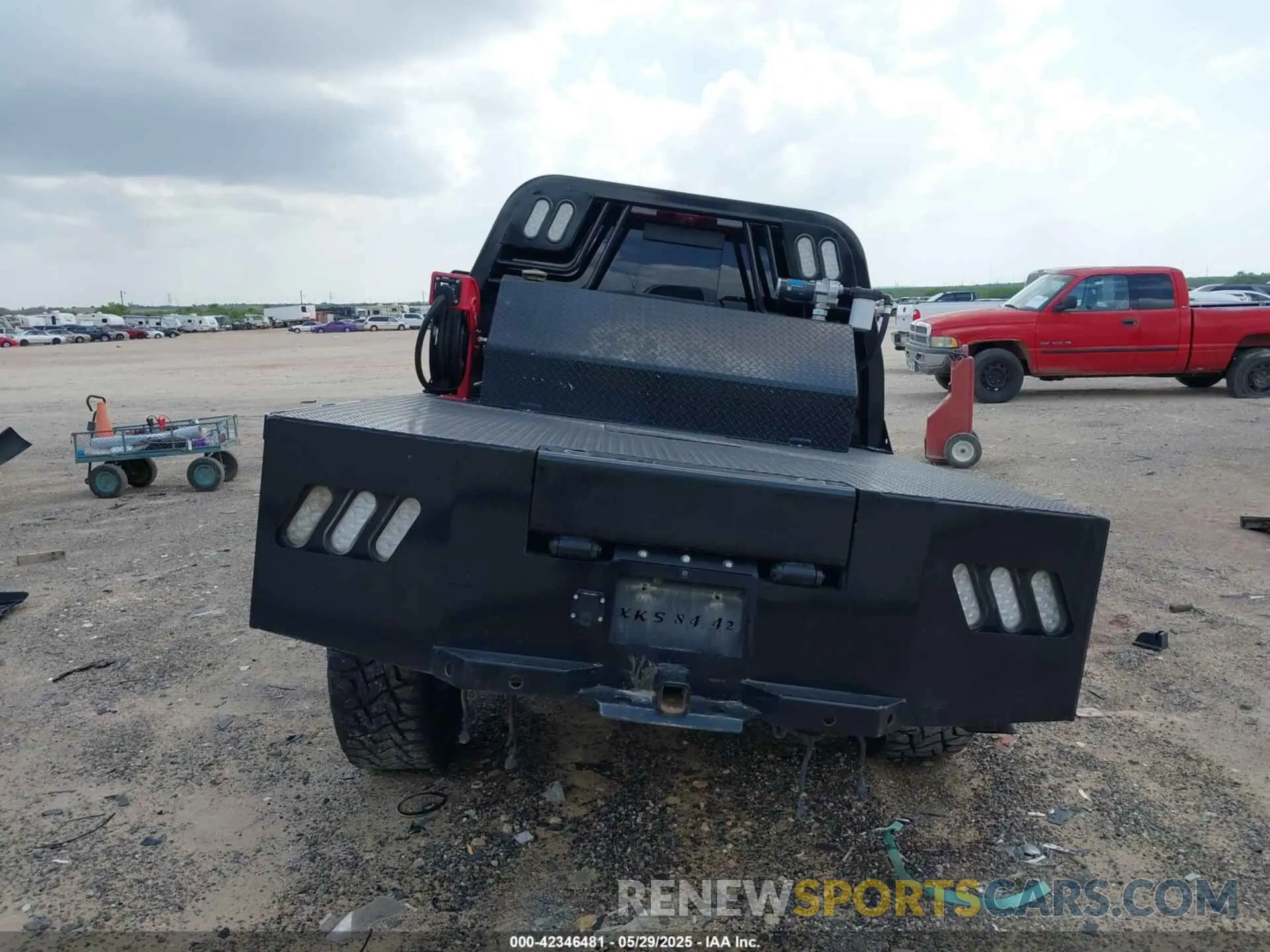 16 Photograph of a damaged car 1GT49PEY4NF350847 GMC SIERRA 2500HD 2022