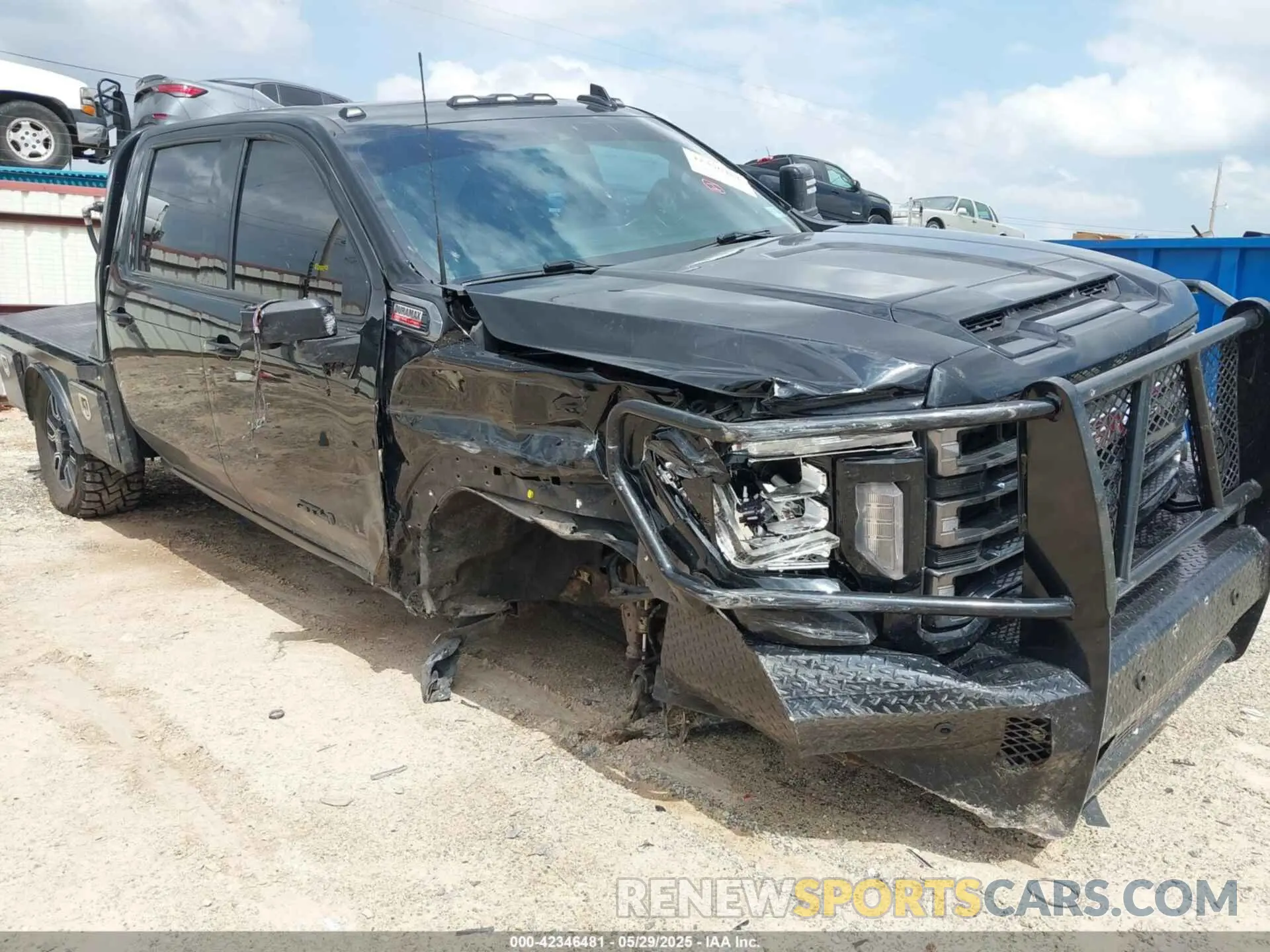 6 Photograph of a damaged car 1GT49PEY4NF350847 GMC SIERRA 2500HD 2022
