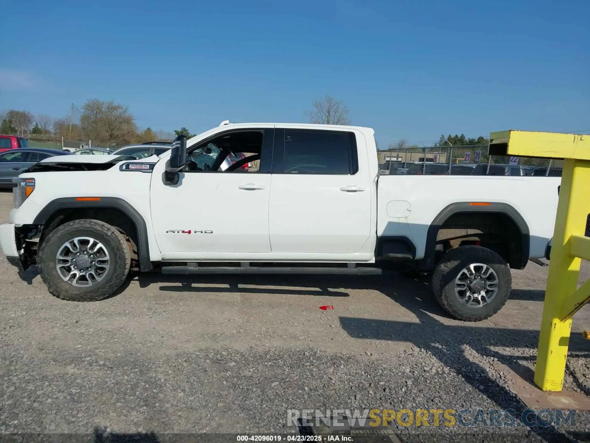 14 Photograph of a damaged car 1GT49PEY5NF195371 GMC SIERRA 2500HD 2022
