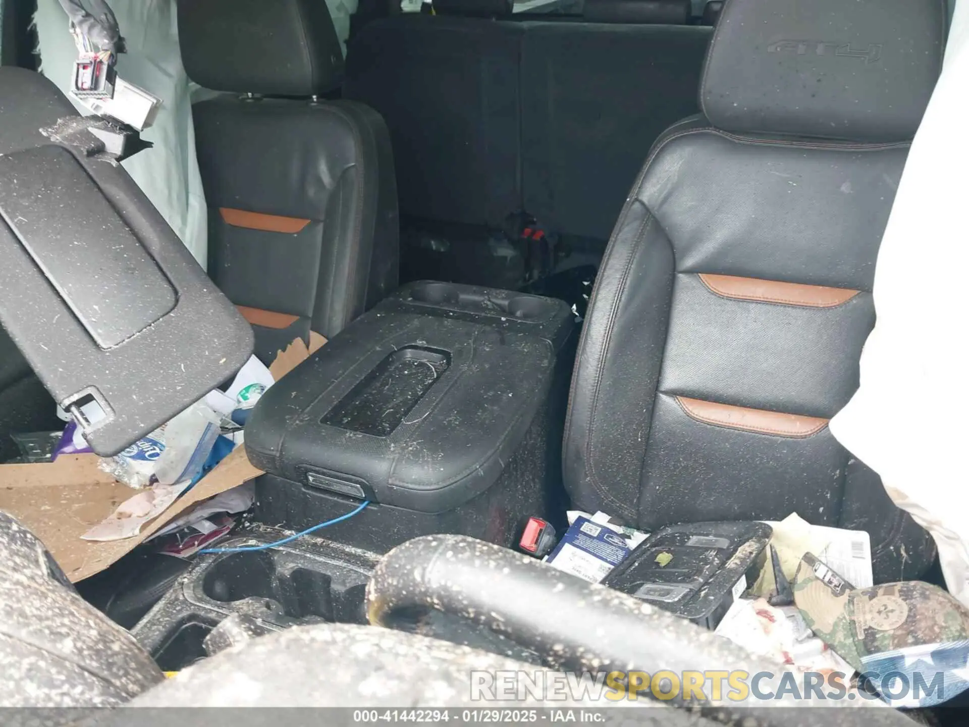 5 Photograph of a damaged car 1GT49PEY6NF154134 GMC SIERRA 2500HD 2022