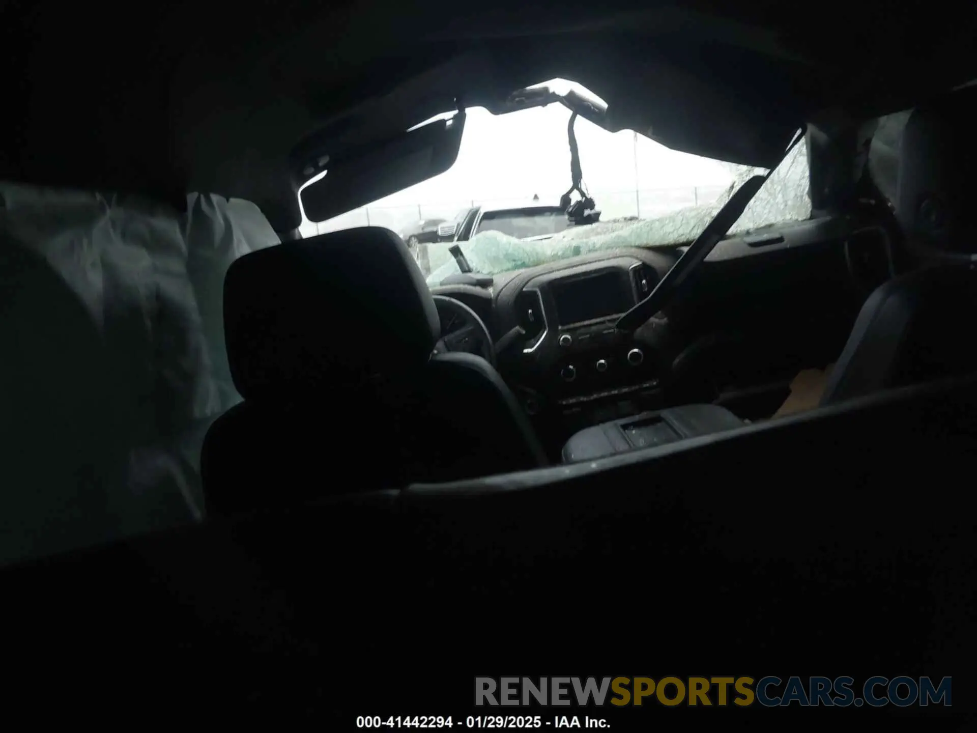 7 Photograph of a damaged car 1GT49PEY6NF154134 GMC SIERRA 2500HD 2022