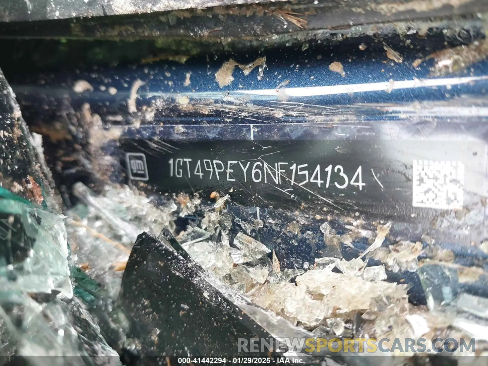9 Photograph of a damaged car 1GT49PEY6NF154134 GMC SIERRA 2500HD 2022