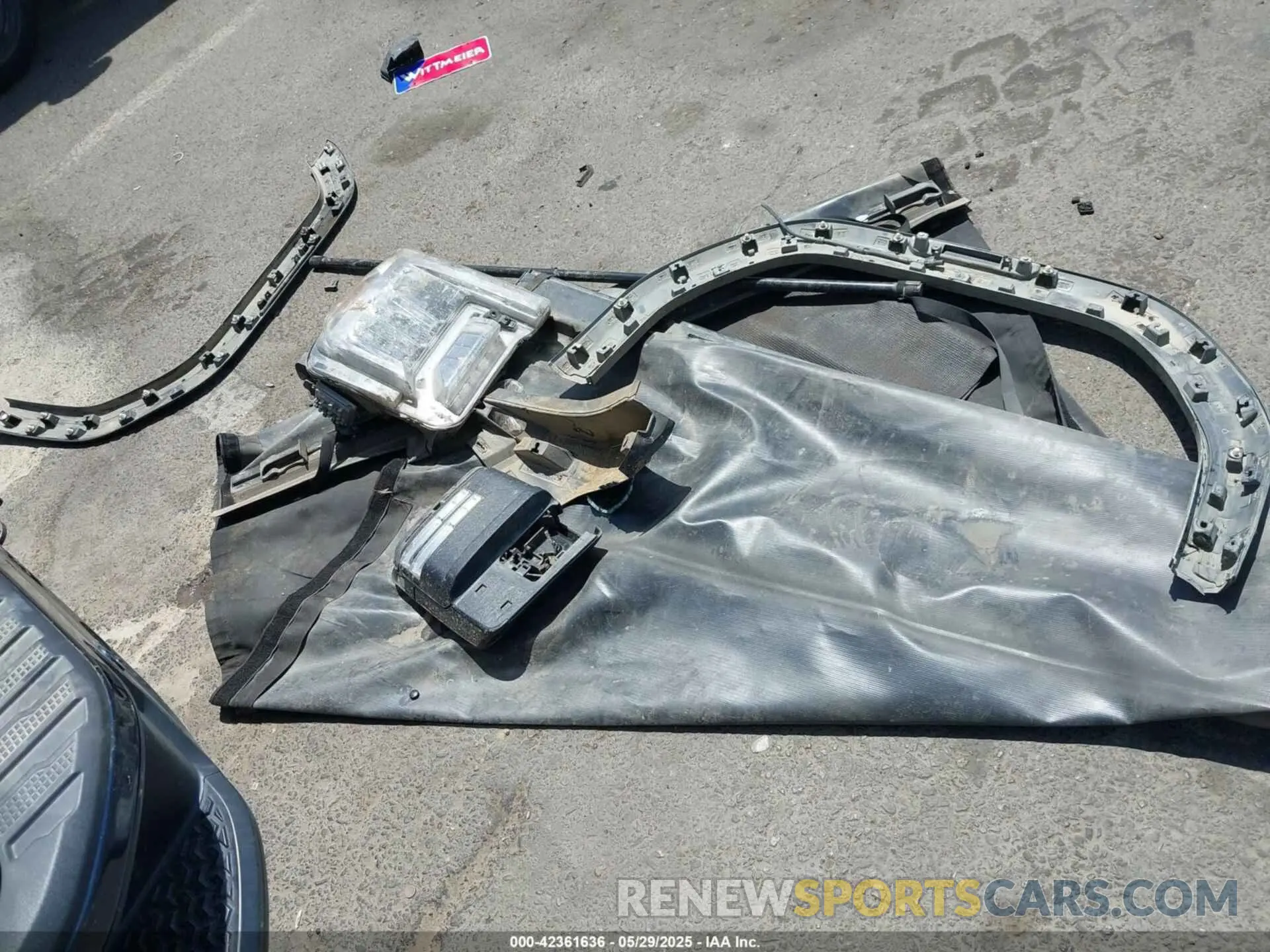 12 Photograph of a damaged car 1GT49PEY9NF148070 GMC SIERRA 2500HD 2022