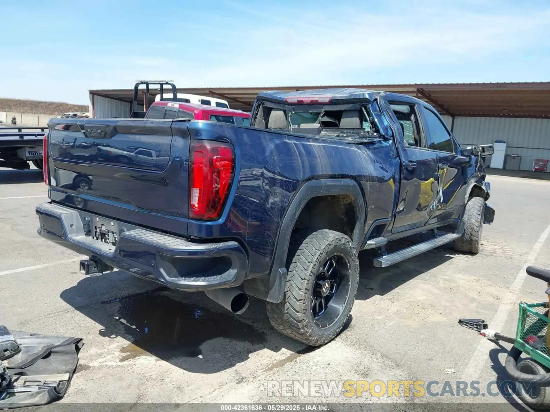 4 Photograph of a damaged car 1GT49PEY9NF148070 GMC SIERRA 2500HD 2022