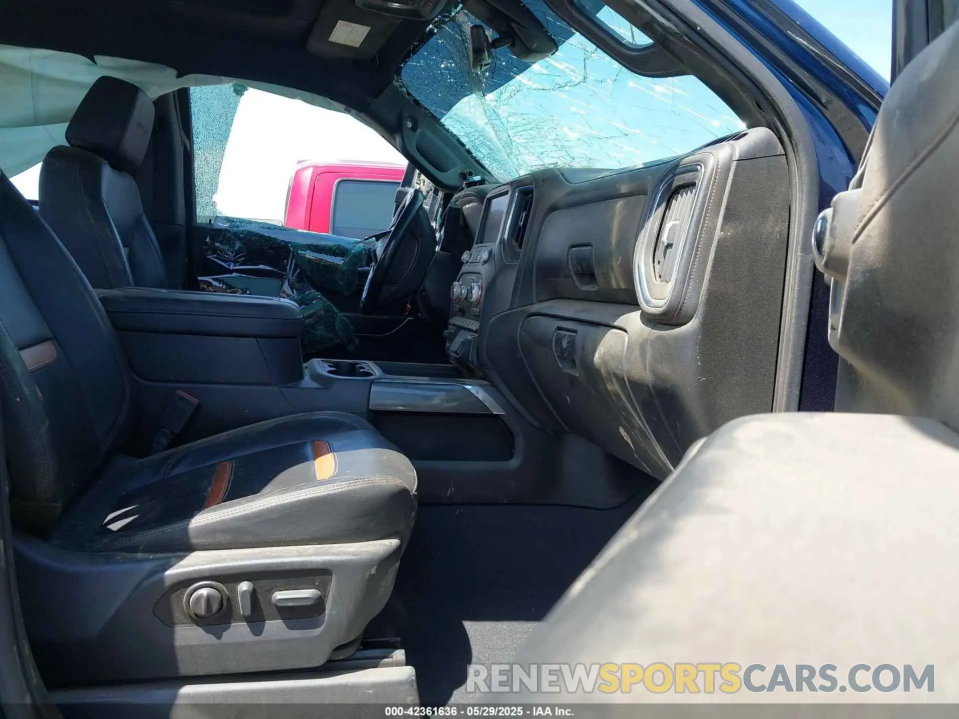 5 Photograph of a damaged car 1GT49PEY9NF148070 GMC SIERRA 2500HD 2022