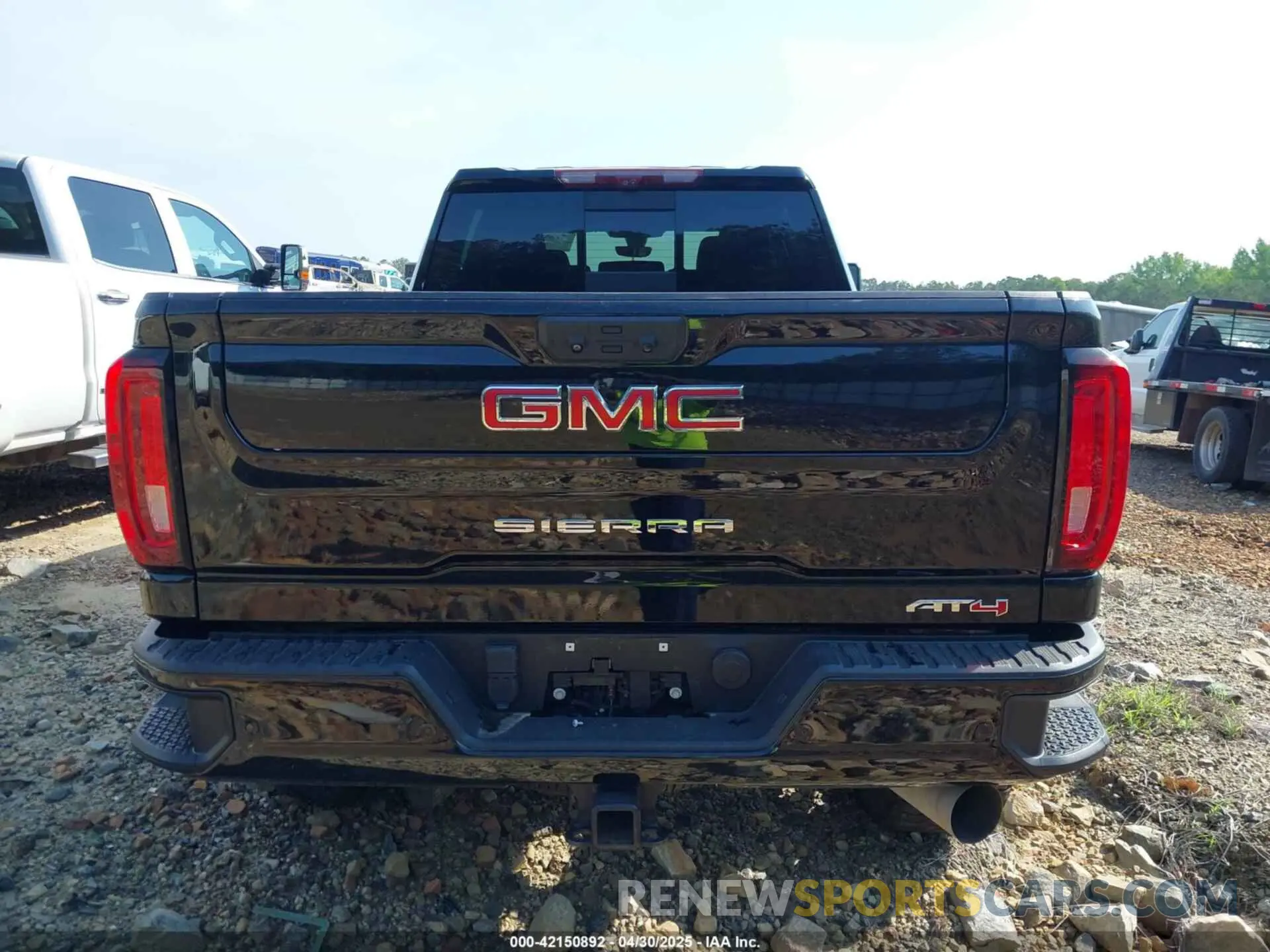 15 Photograph of a damaged car 1GT49PEYXNF328206 GMC SIERRA 2500HD 2022