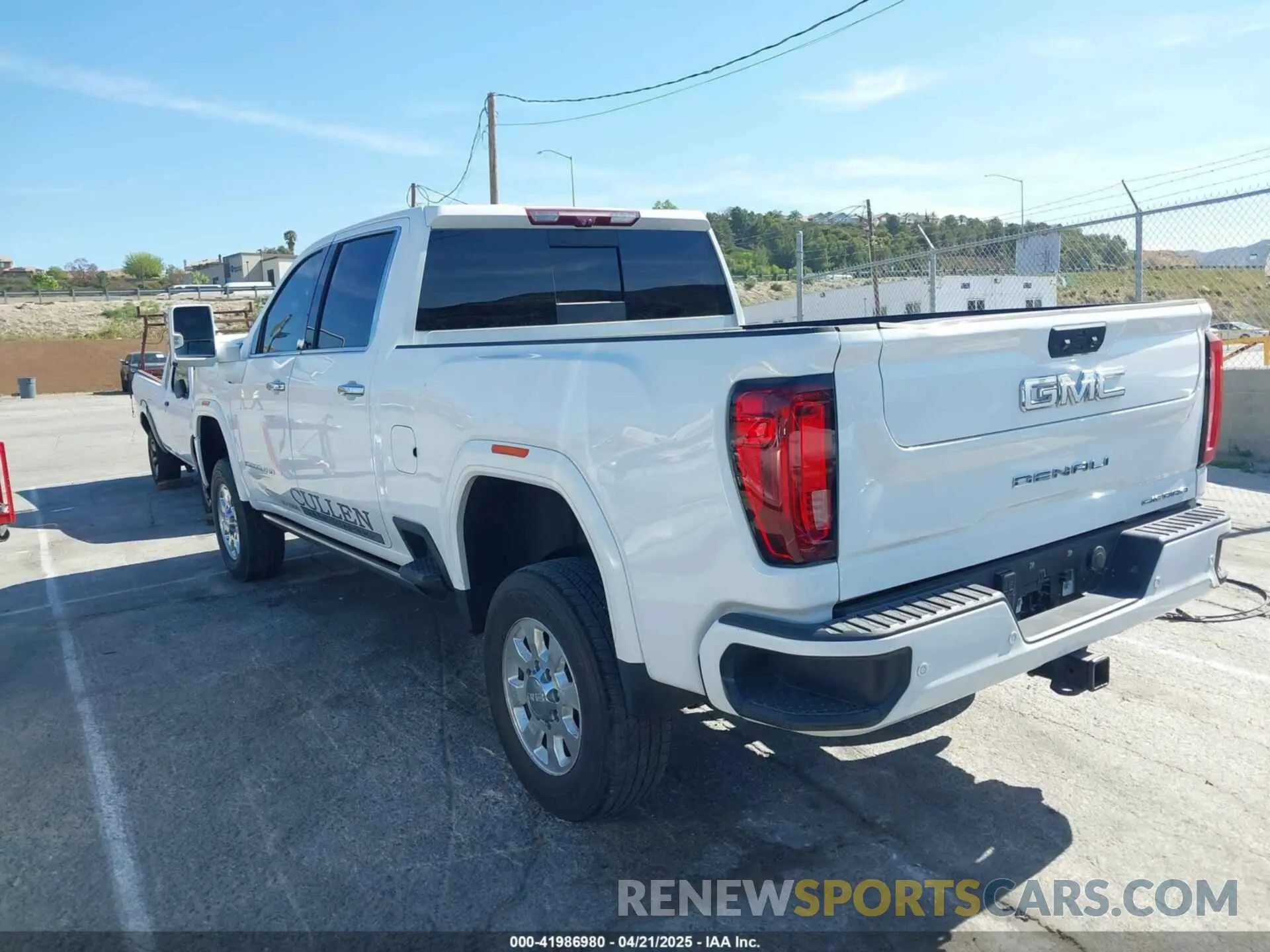 3 Photograph of a damaged car 1GT49REY0NF186119 GMC SIERRA 2500HD 2022