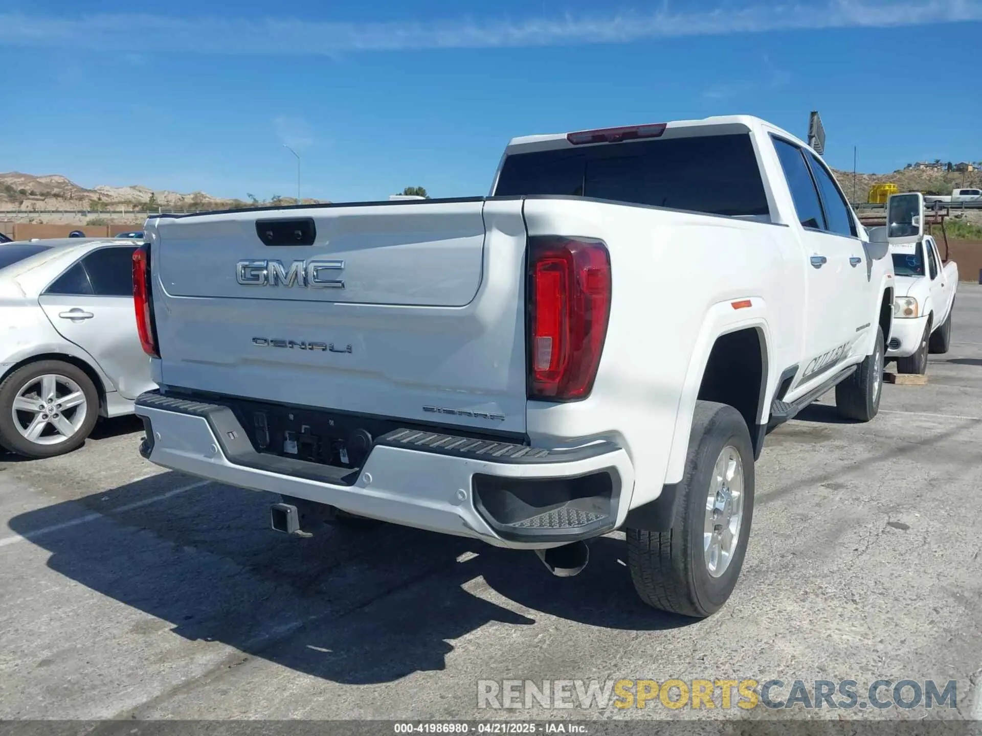 4 Photograph of a damaged car 1GT49REY0NF186119 GMC SIERRA 2500HD 2022