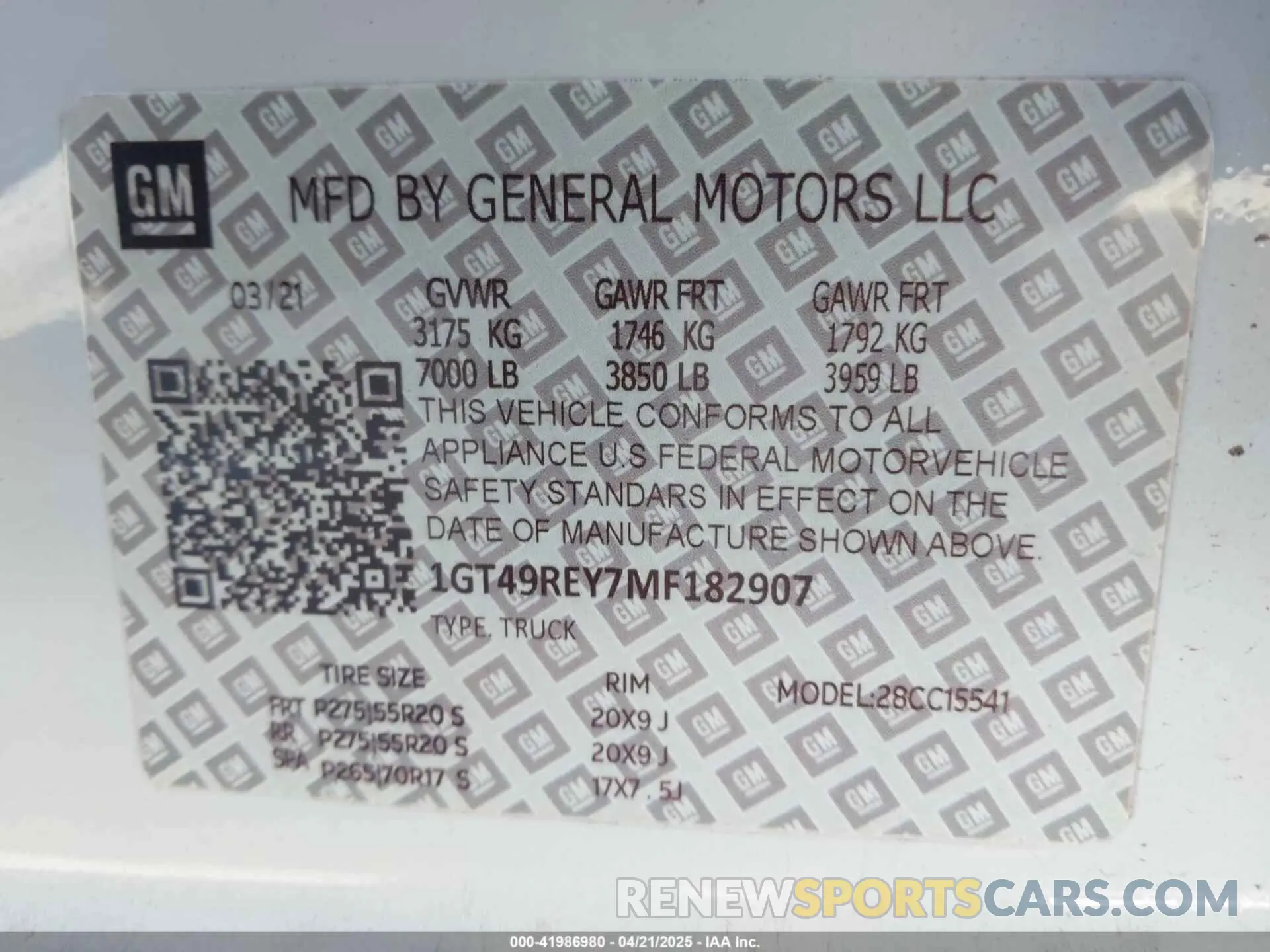 8 Photograph of a damaged car 1GT49REY0NF186119 GMC SIERRA 2500HD 2022