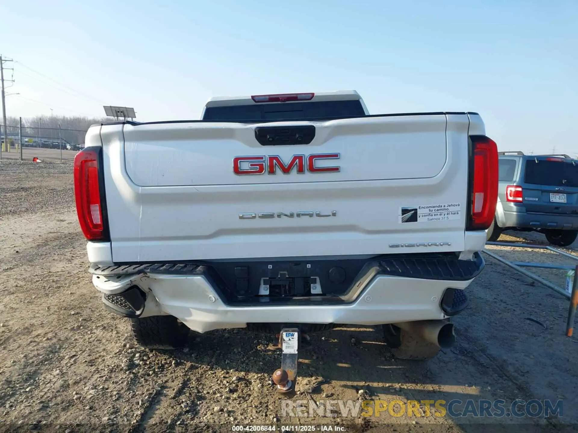 15 Photograph of a damaged car 1GT49REY0NF234251 GMC SIERRA 2500HD 2022