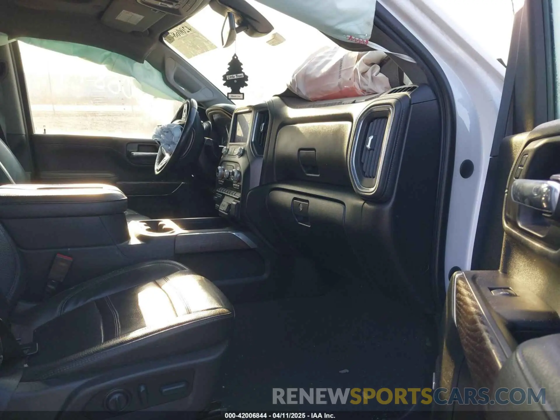 5 Photograph of a damaged car 1GT49REY0NF234251 GMC SIERRA 2500HD 2022