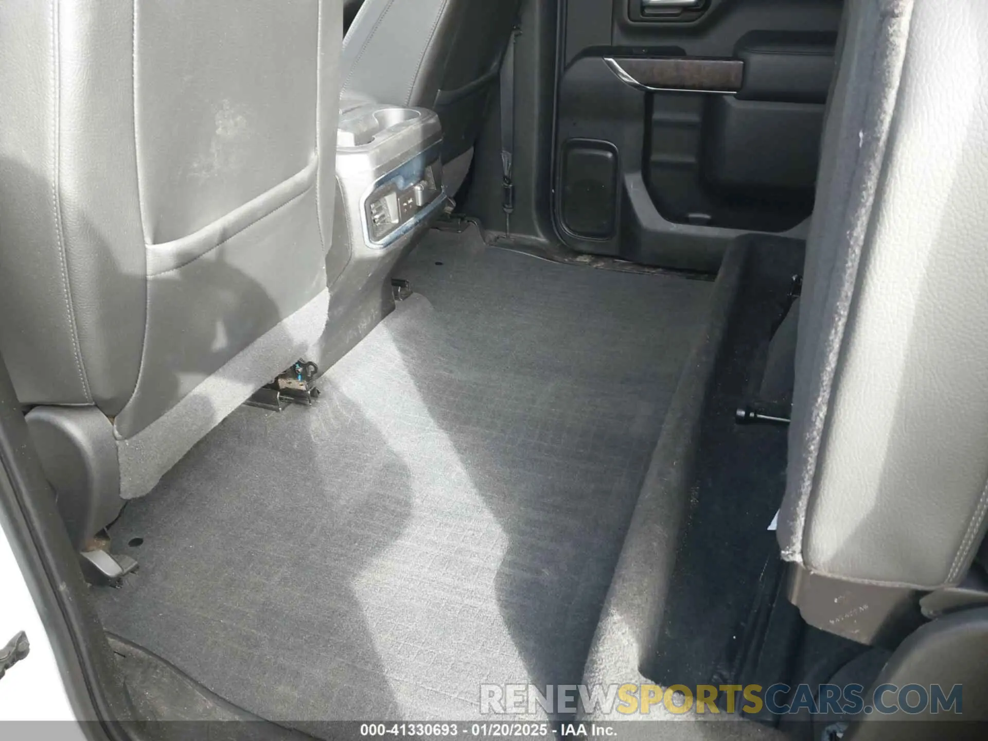 6 Photograph of a damaged car 1GT49REY0NF238056 GMC SIERRA 2500HD 2022
