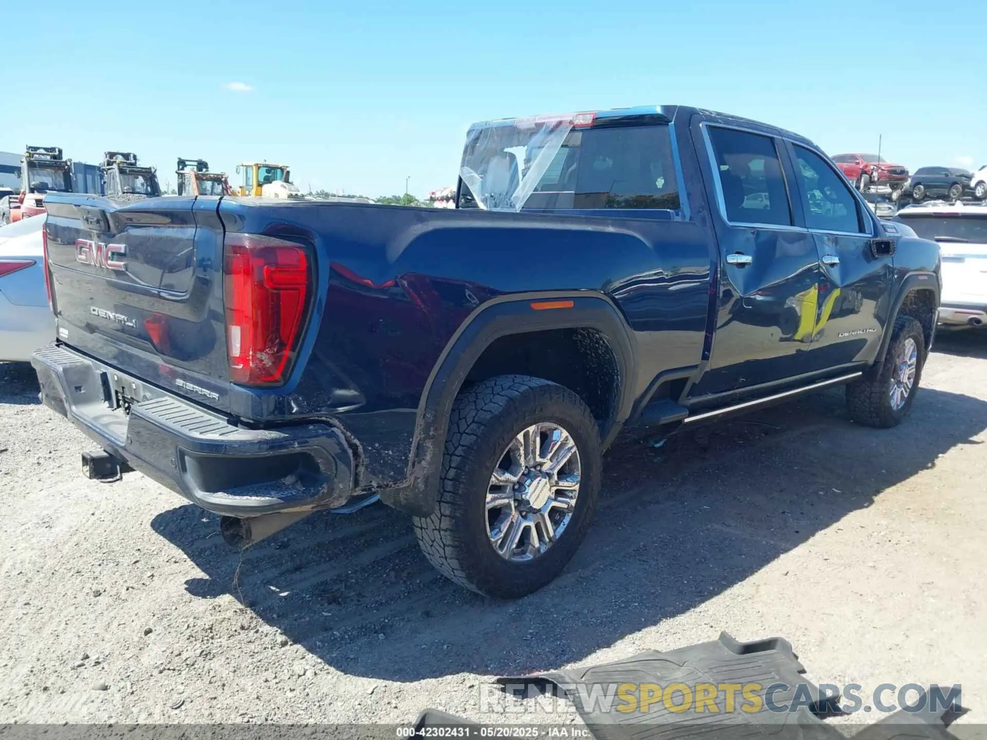 4 Photograph of a damaged car 1GT49REY2NF228676 GMC SIERRA 2500HD 2022