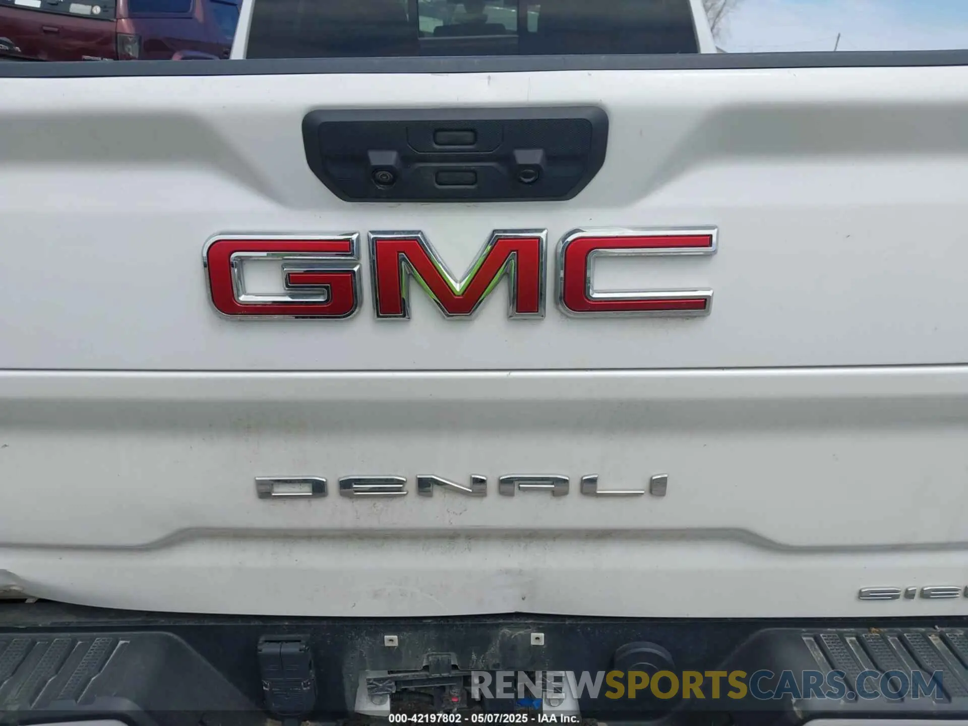 11 Photograph of a damaged car 1GT49REY3NF128540 GMC SIERRA 2500HD 2022
