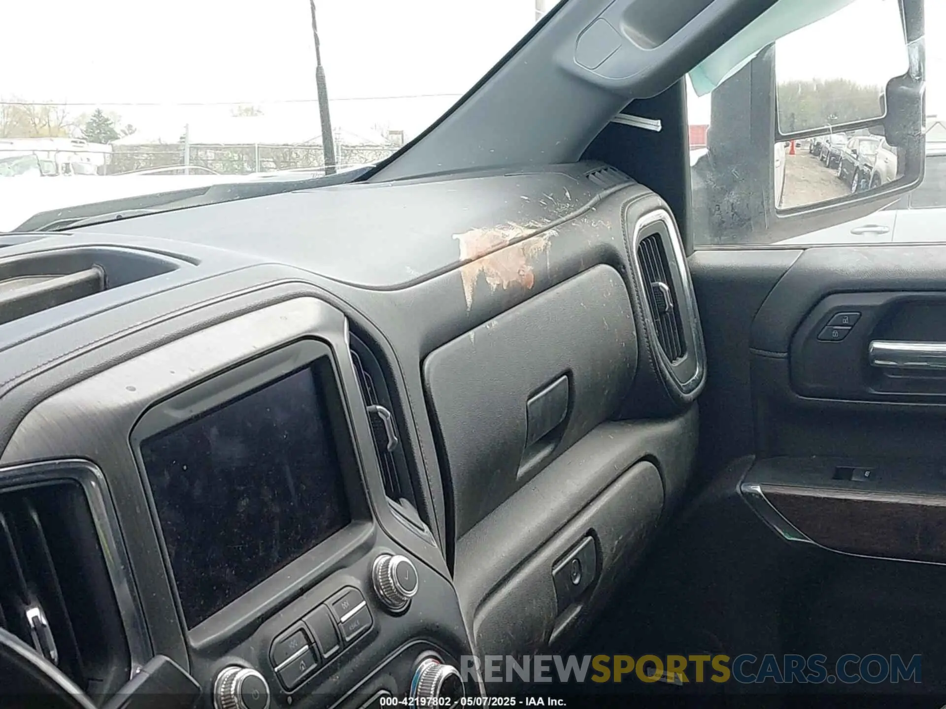 15 Photograph of a damaged car 1GT49REY3NF128540 GMC SIERRA 2500HD 2022