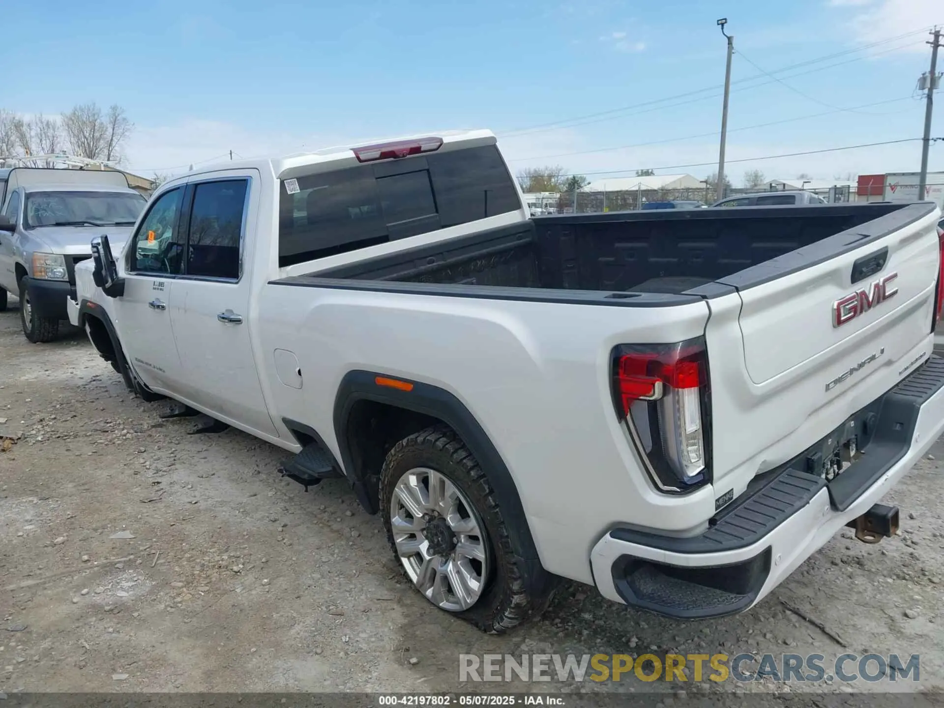 3 Photograph of a damaged car 1GT49REY3NF128540 GMC SIERRA 2500HD 2022