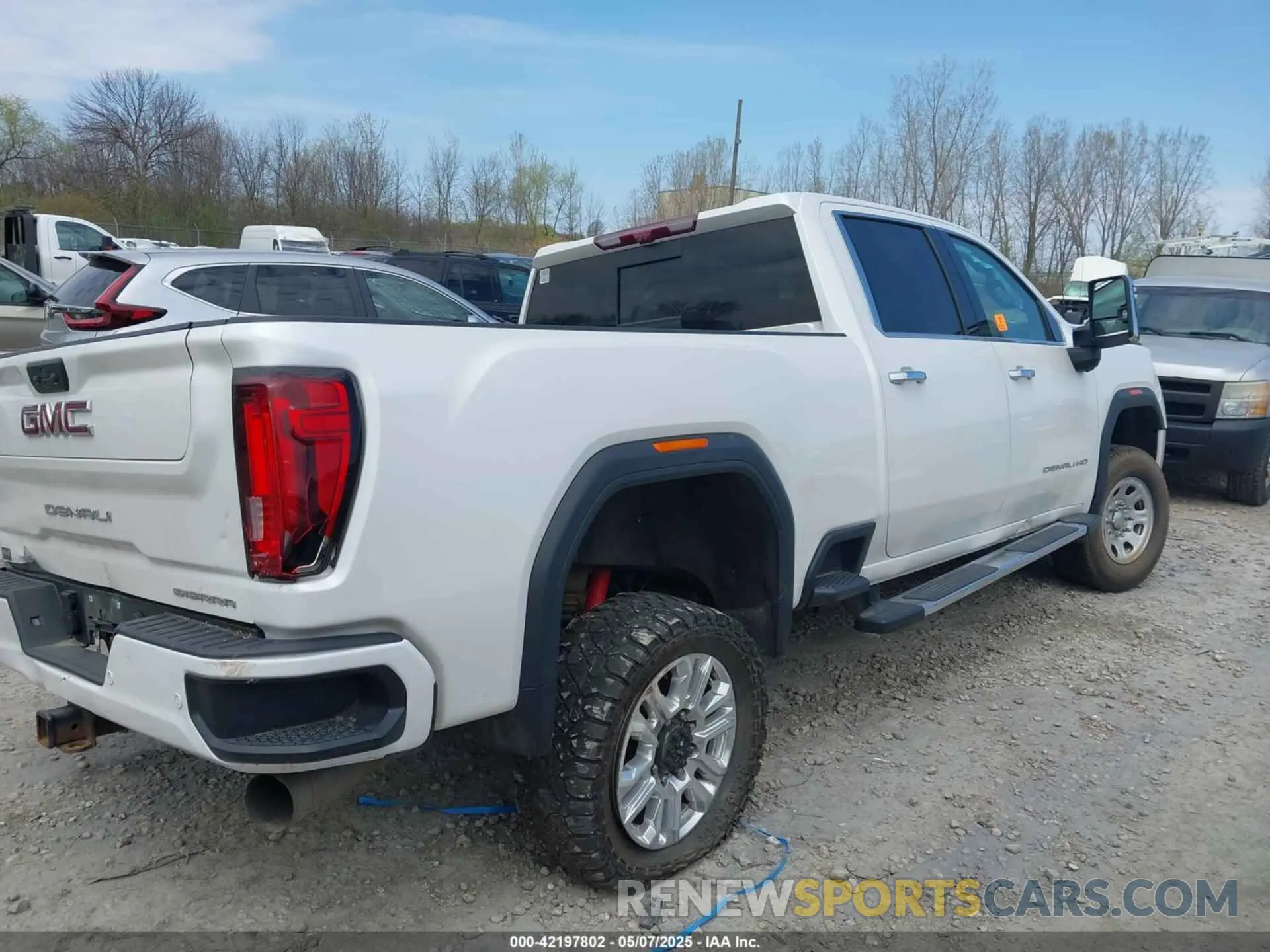 4 Photograph of a damaged car 1GT49REY3NF128540 GMC SIERRA 2500HD 2022