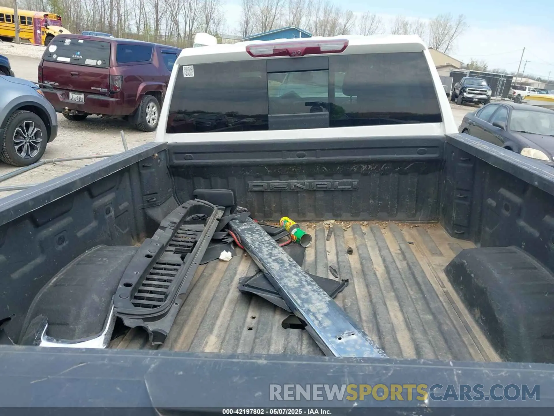 8 Photograph of a damaged car 1GT49REY3NF128540 GMC SIERRA 2500HD 2022