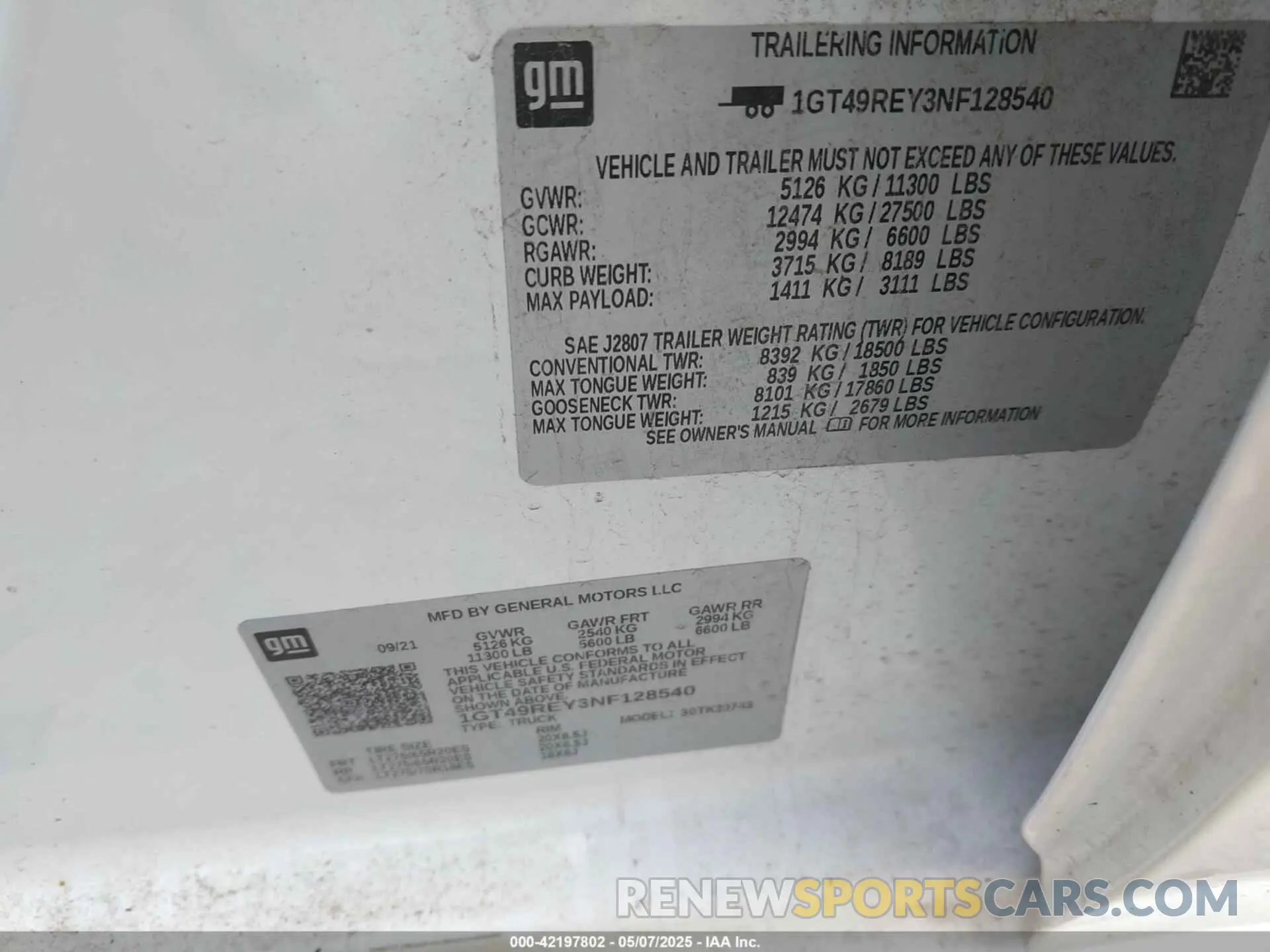 9 Photograph of a damaged car 1GT49REY3NF128540 GMC SIERRA 2500HD 2022