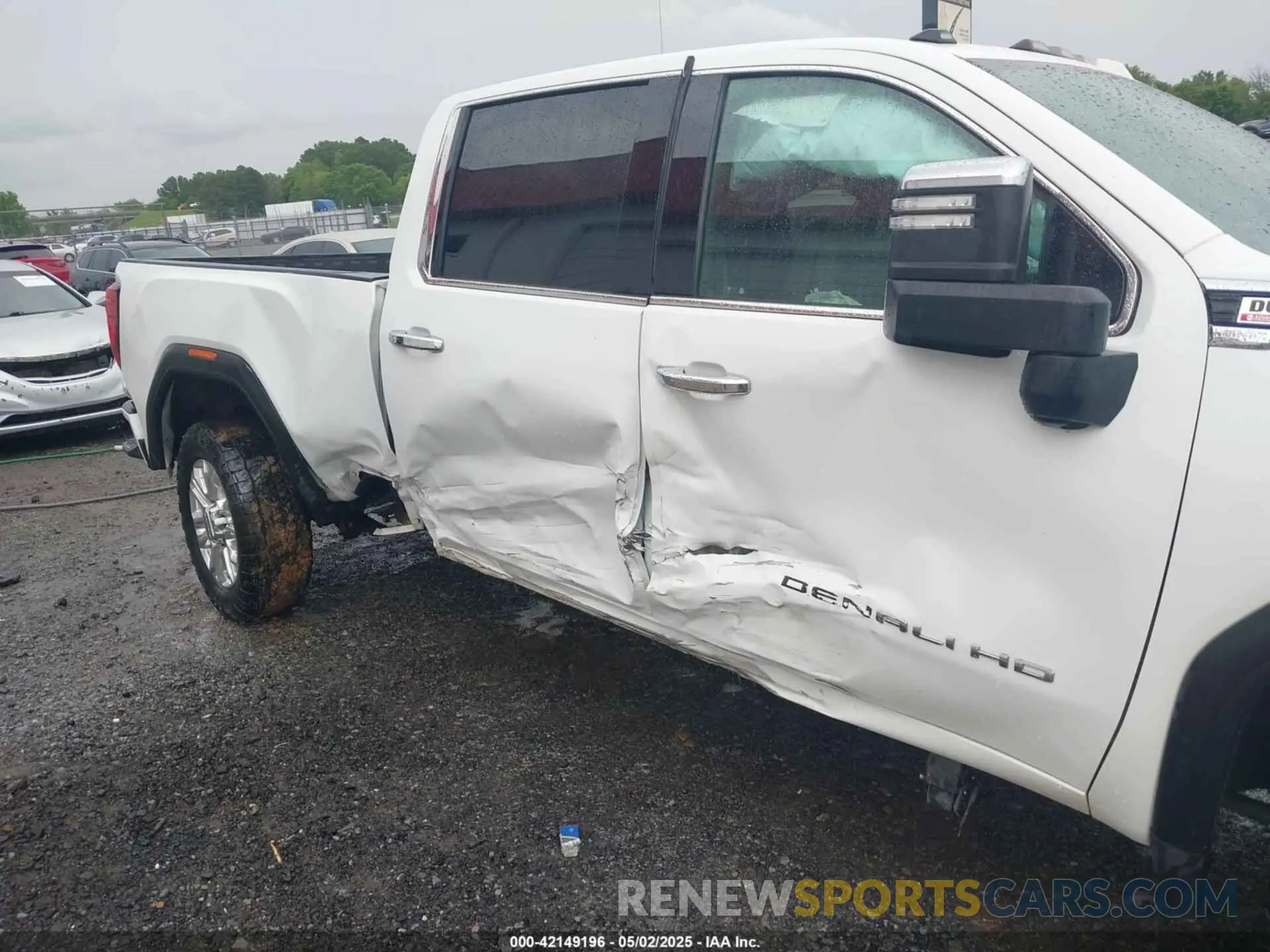 11 Photograph of a damaged car 1GT49REY4NF146559 GMC SIERRA 2500HD 2022
