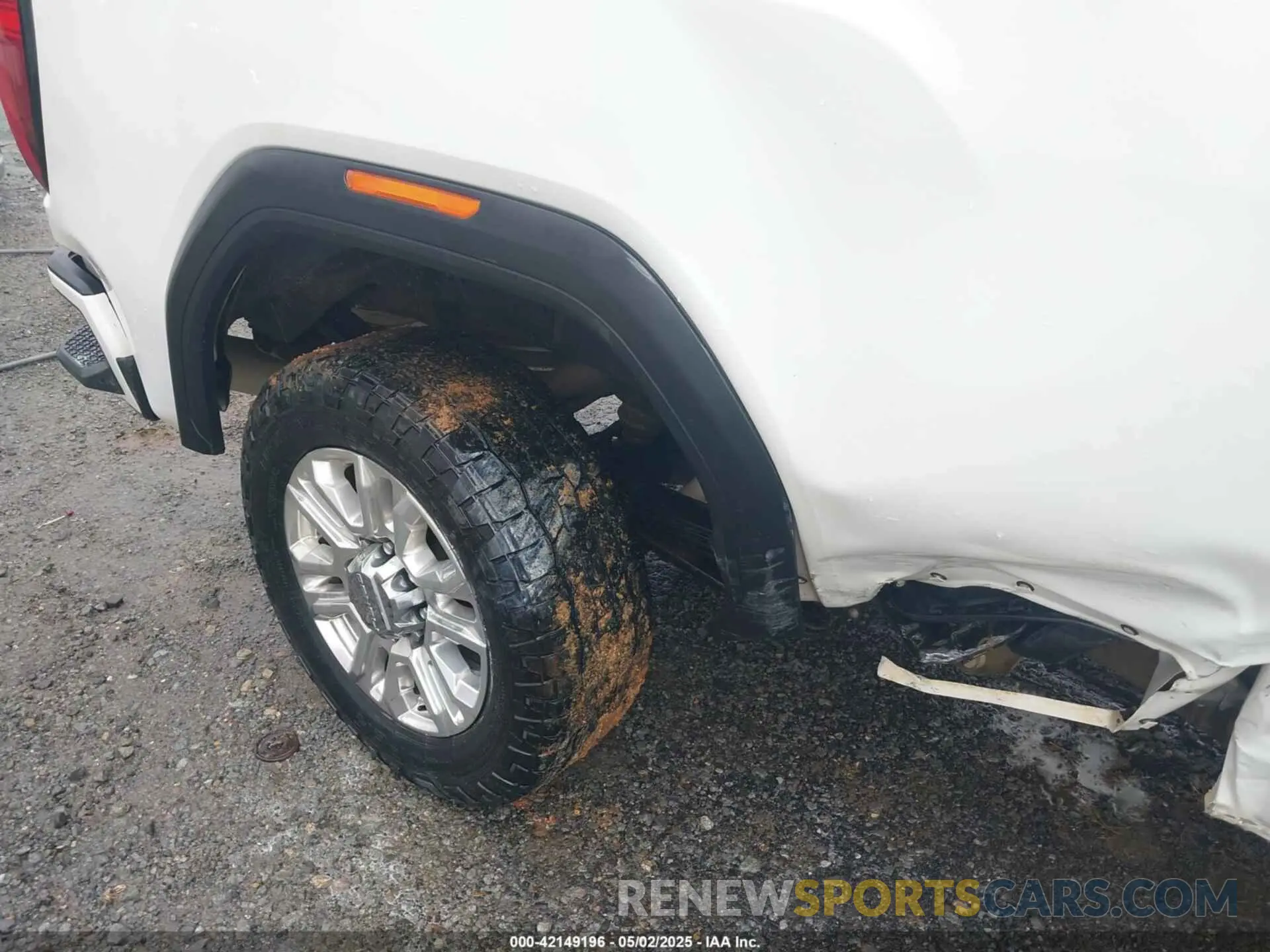 16 Photograph of a damaged car 1GT49REY4NF146559 GMC SIERRA 2500HD 2022