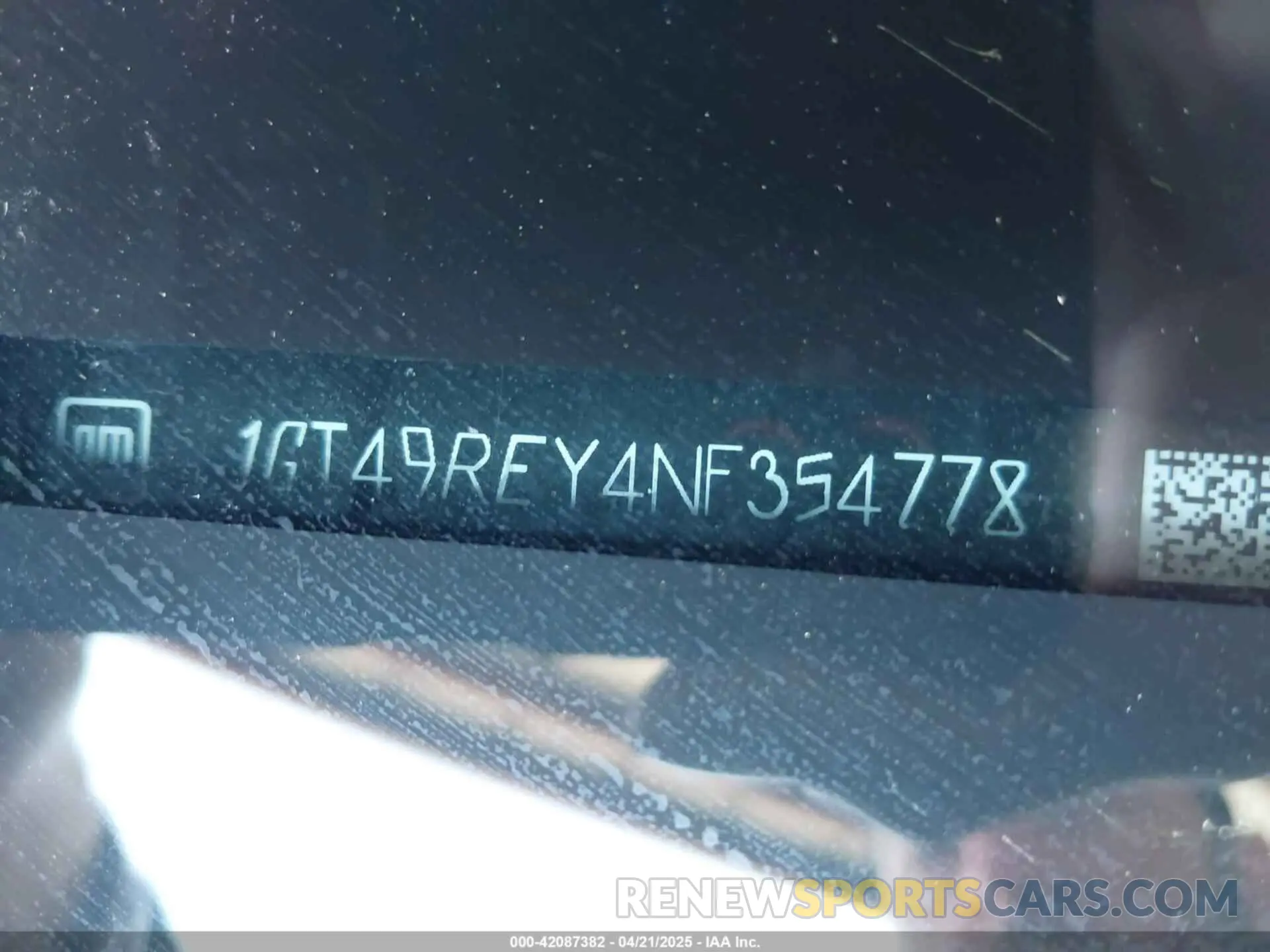 8 Photograph of a damaged car 1GT49REY4NF354778 GMC SIERRA 2500HD 2022