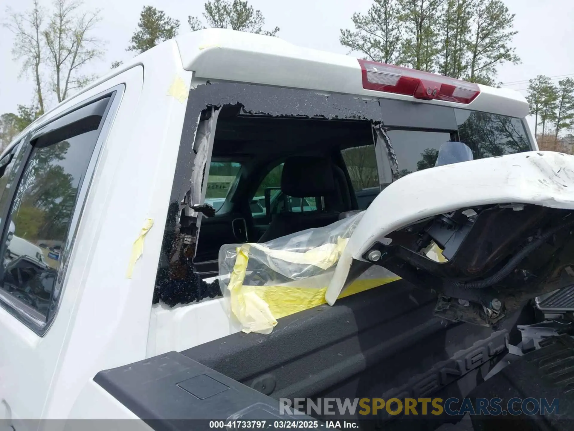 14 Photograph of a damaged car 1GT49REY7NF131859 GMC SIERRA 2500HD 2022