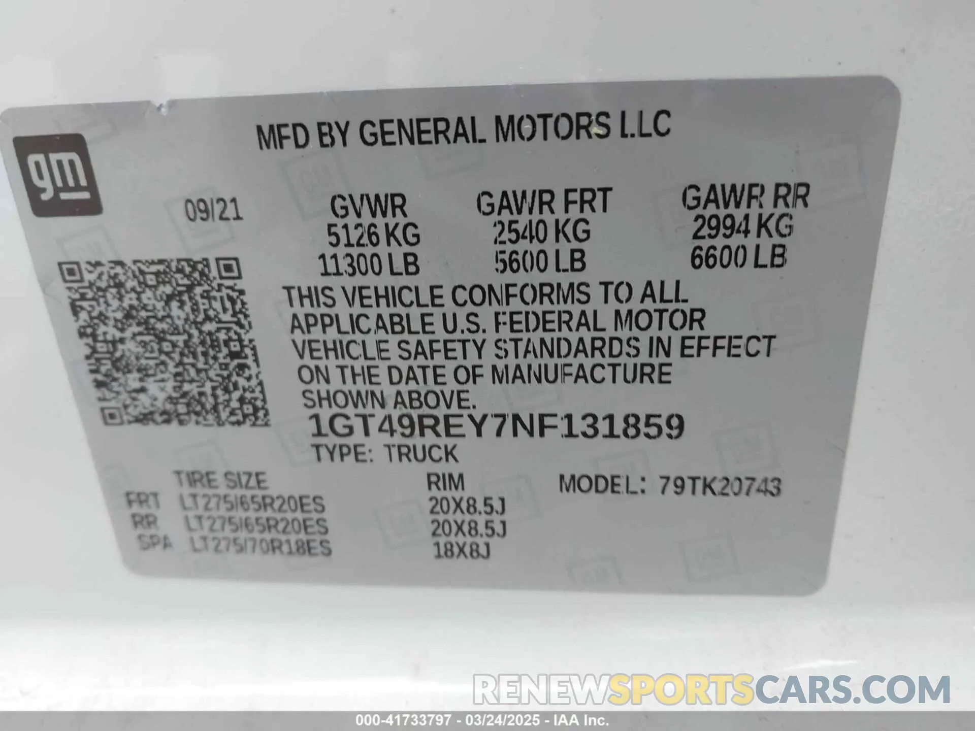 8 Photograph of a damaged car 1GT49REY7NF131859 GMC SIERRA 2500HD 2022