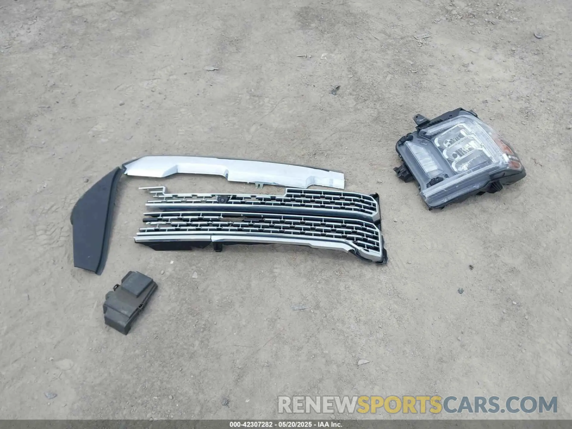 12 Photograph of a damaged car 1GT49REY7NF200906 GMC SIERRA 2500HD 2022