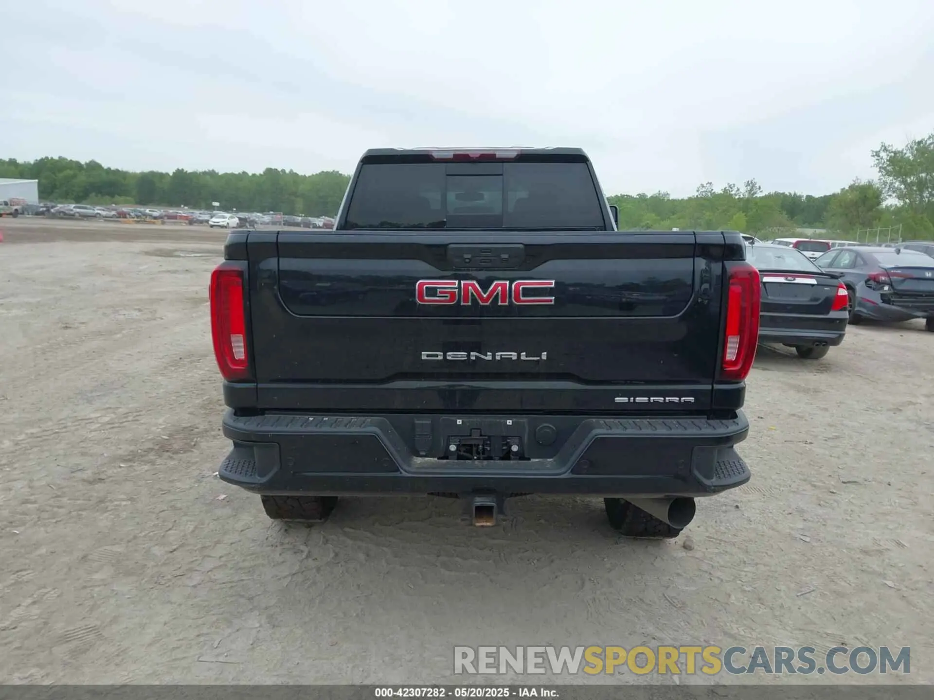 16 Photograph of a damaged car 1GT49REY7NF200906 GMC SIERRA 2500HD 2022