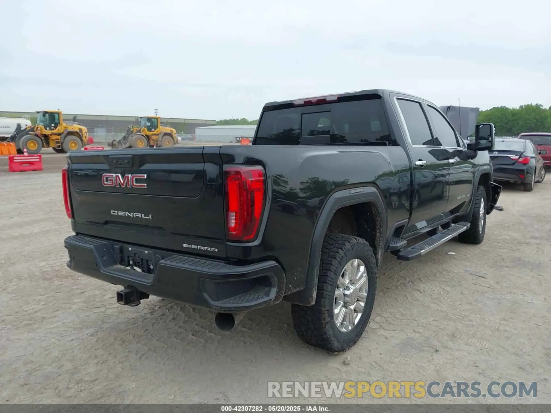 4 Photograph of a damaged car 1GT49REY7NF200906 GMC SIERRA 2500HD 2022