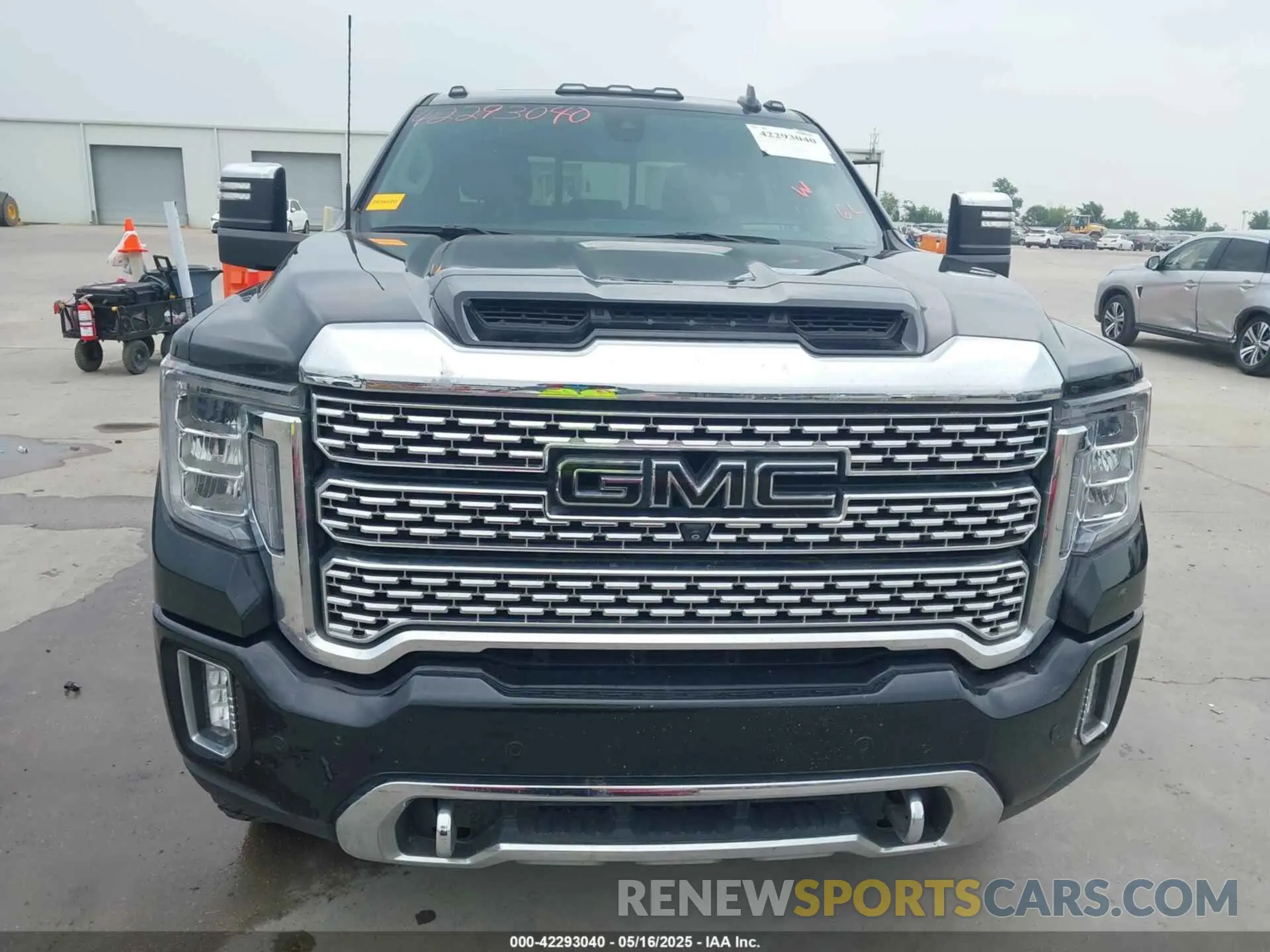 11 Photograph of a damaged car 1GT49REY8NF361815 GMC SIERRA 2500HD 2022
