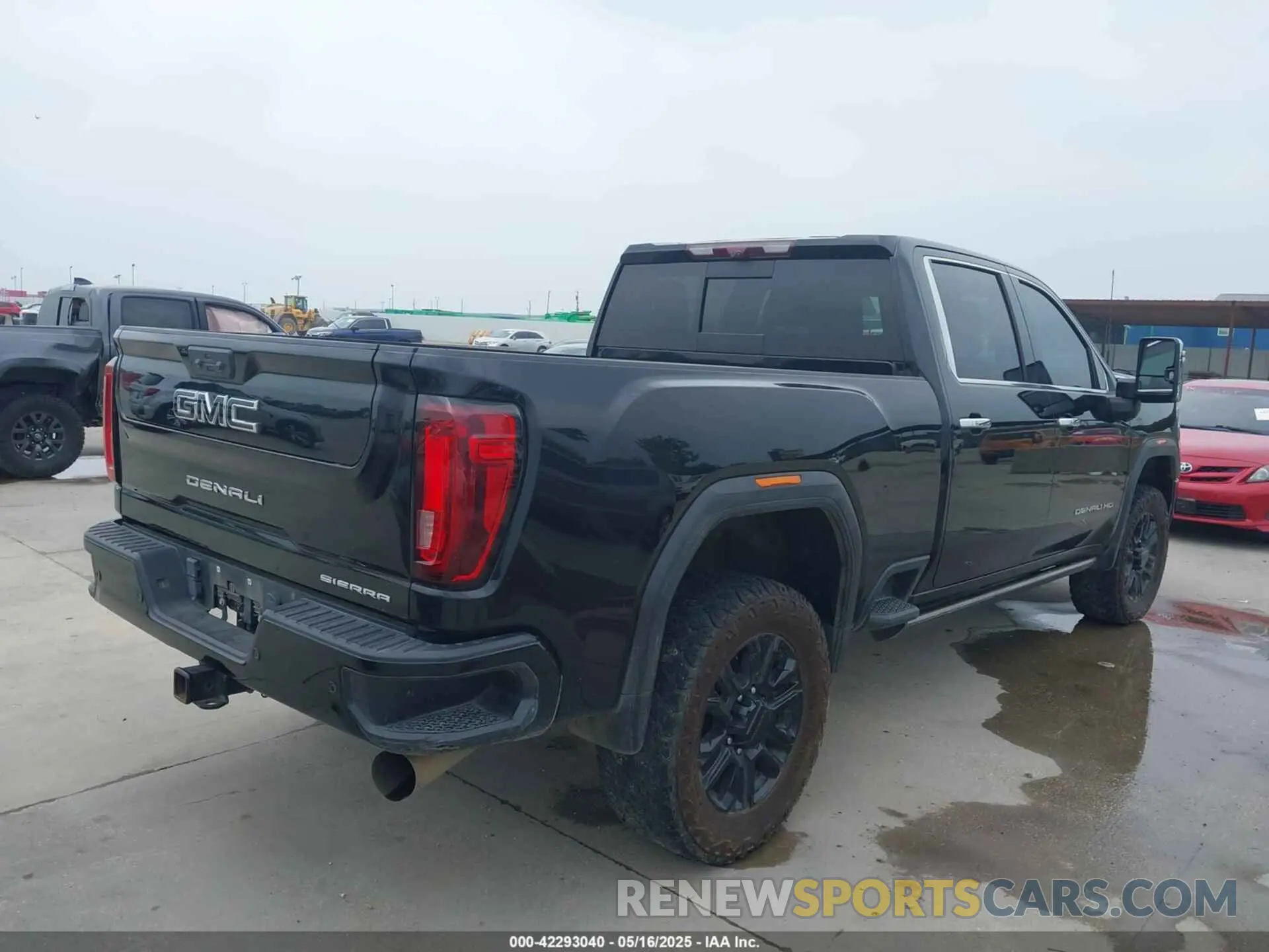 4 Photograph of a damaged car 1GT49REY8NF361815 GMC SIERRA 2500HD 2022