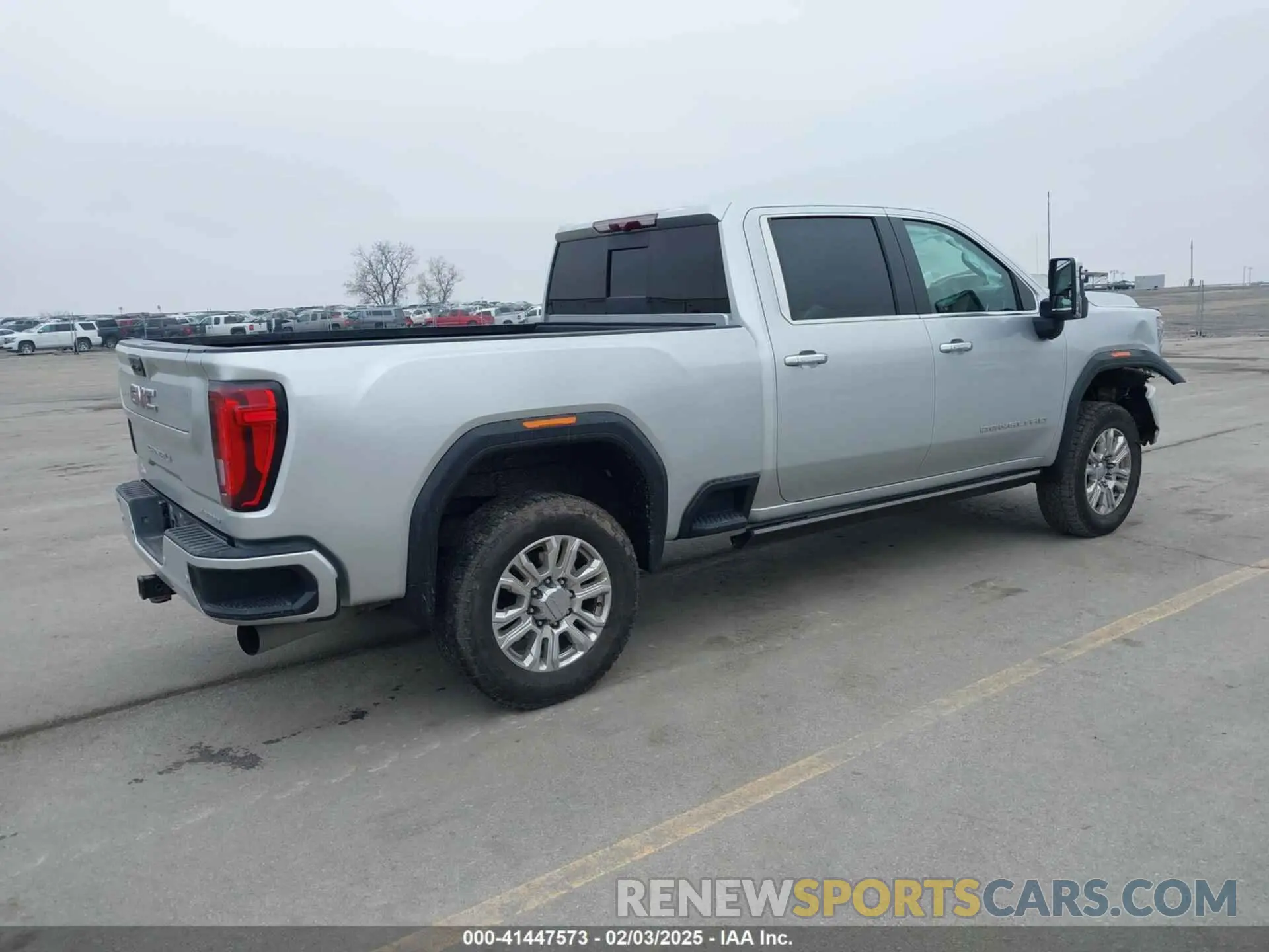 4 Photograph of a damaged car 1GT49REY9NF229422 GMC SIERRA 2500HD 2022
