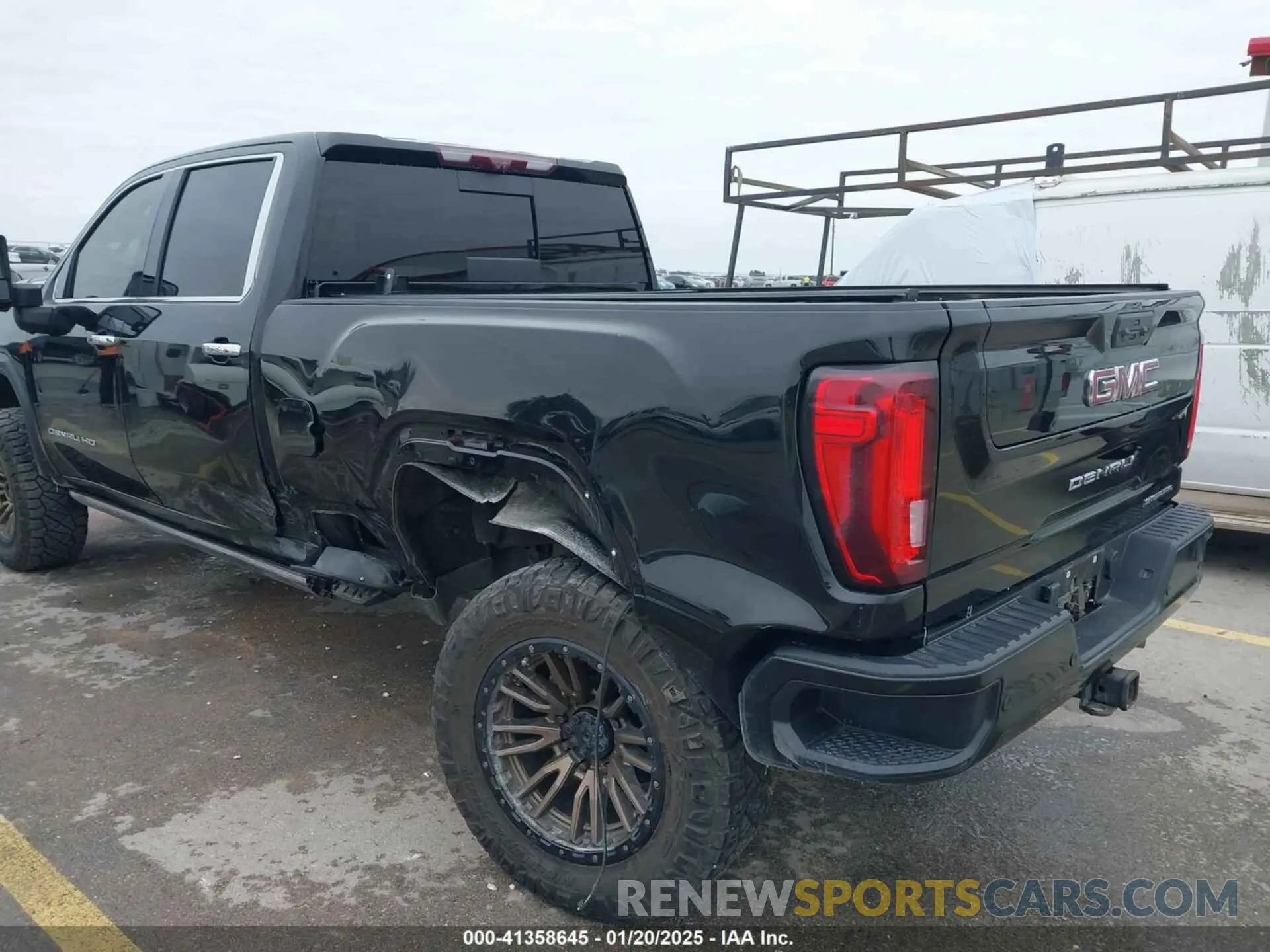 6 Photograph of a damaged car 1GT49REYXNF156948 GMC SIERRA 2500HD 2022