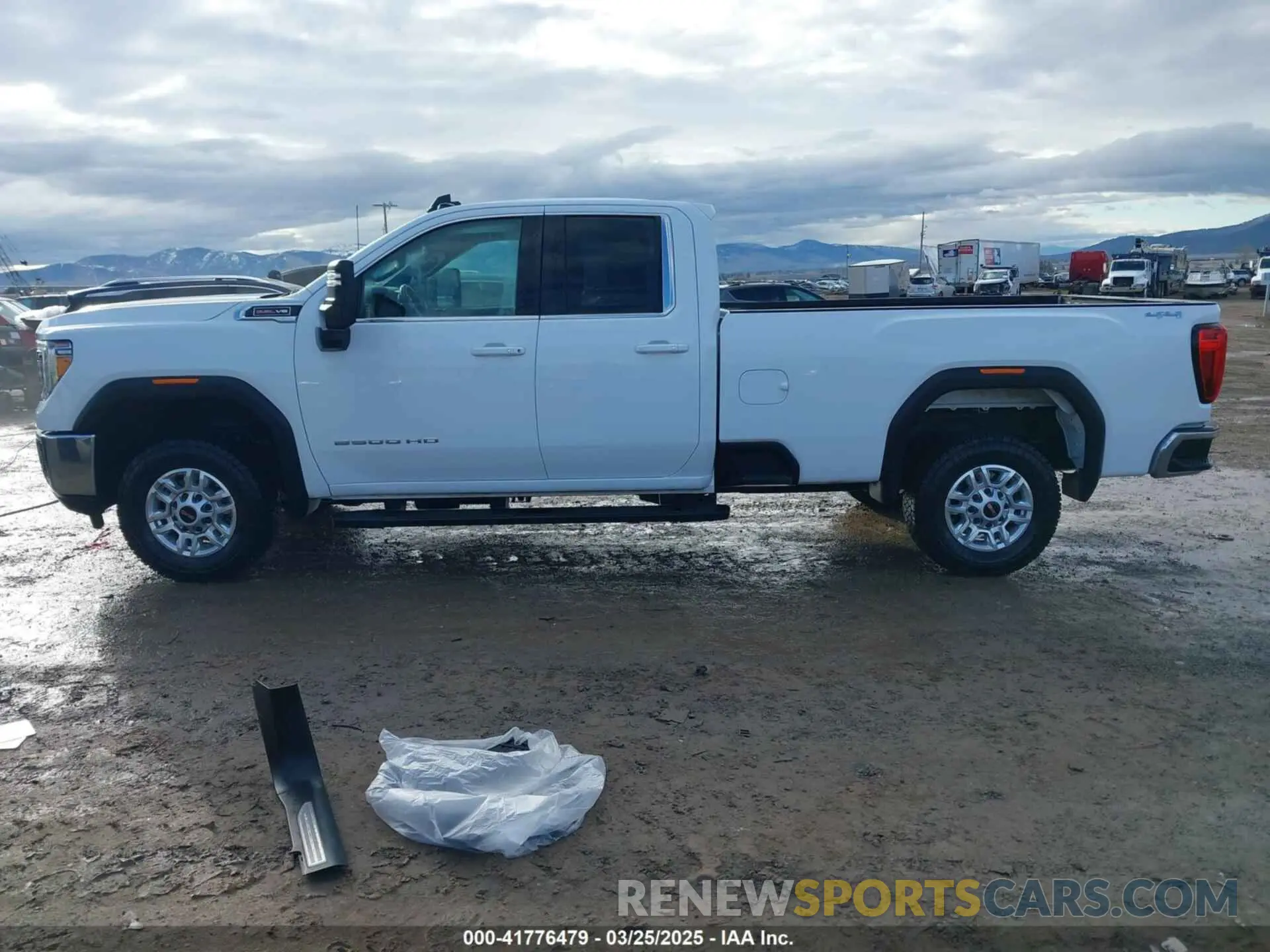 14 Photograph of a damaged car 1GT59ME70NF278233 GMC SIERRA 2500HD 2022