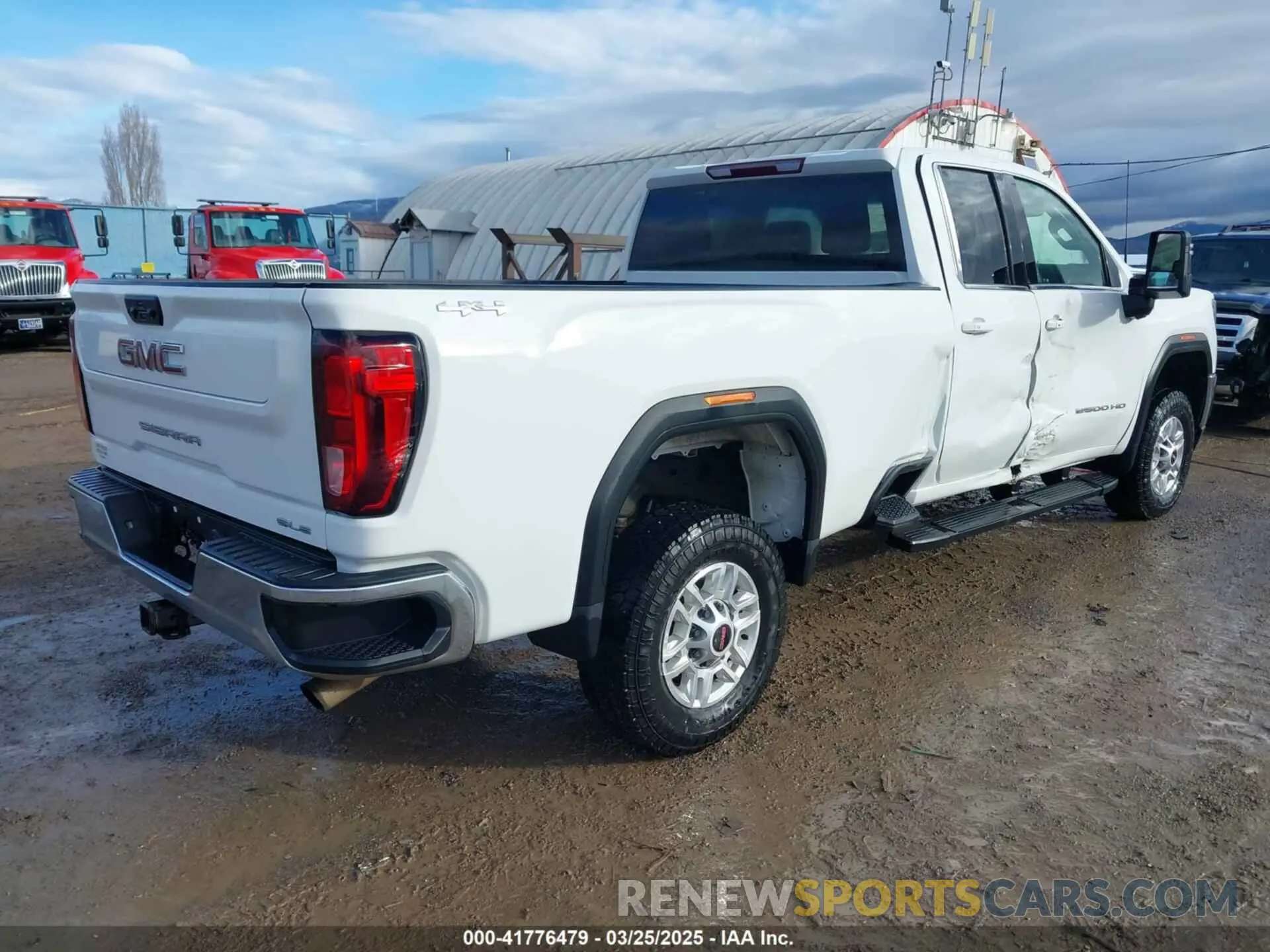 4 Photograph of a damaged car 1GT59ME70NF278233 GMC SIERRA 2500HD 2022