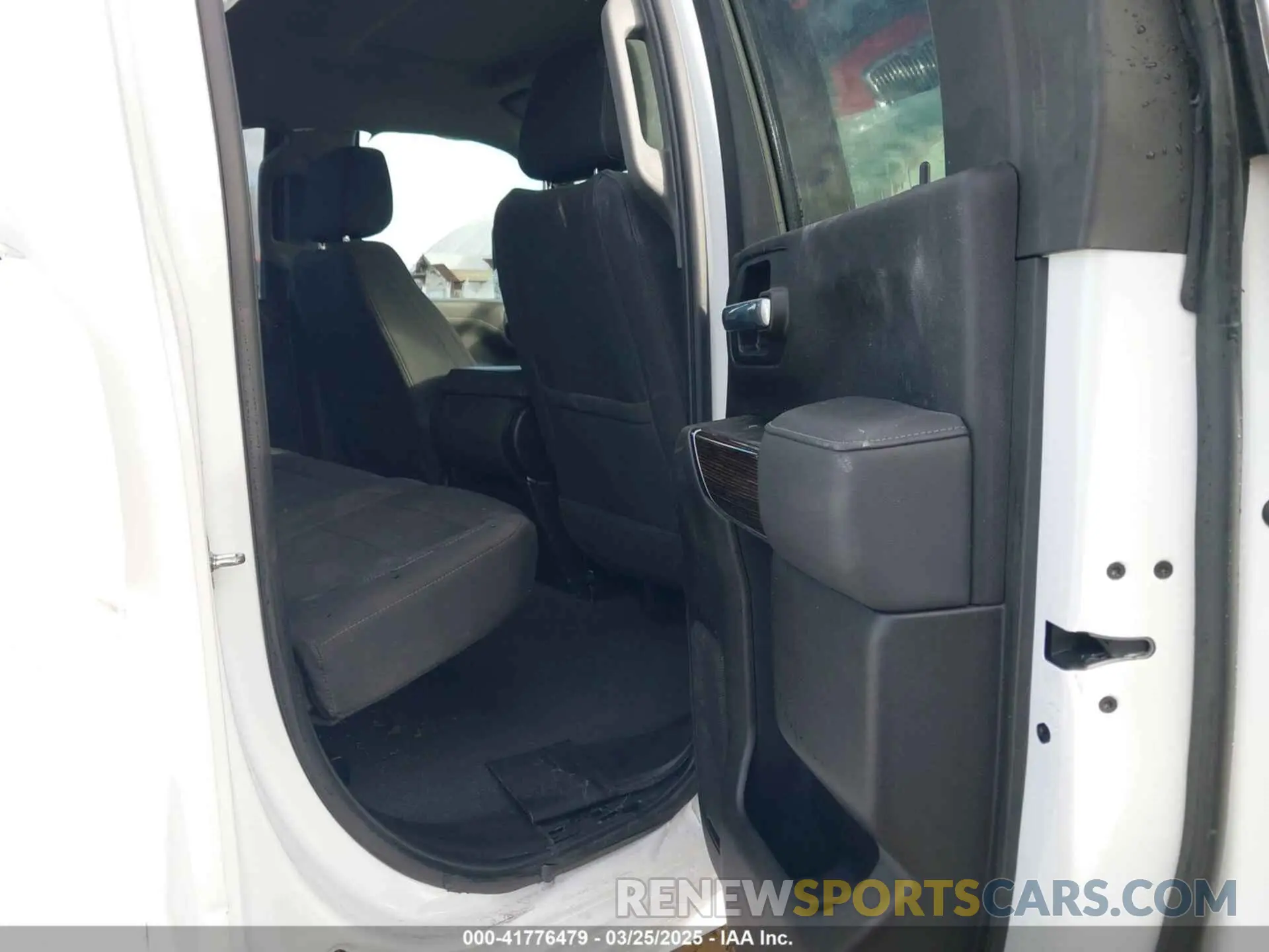 6 Photograph of a damaged car 1GT59ME70NF278233 GMC SIERRA 2500HD 2022