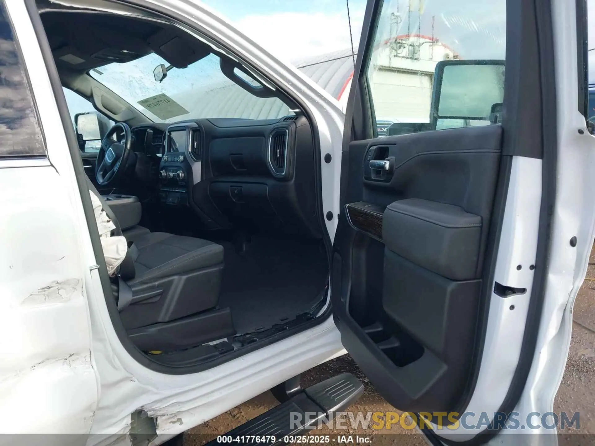 7 Photograph of a damaged car 1GT59ME70NF278233 GMC SIERRA 2500HD 2022