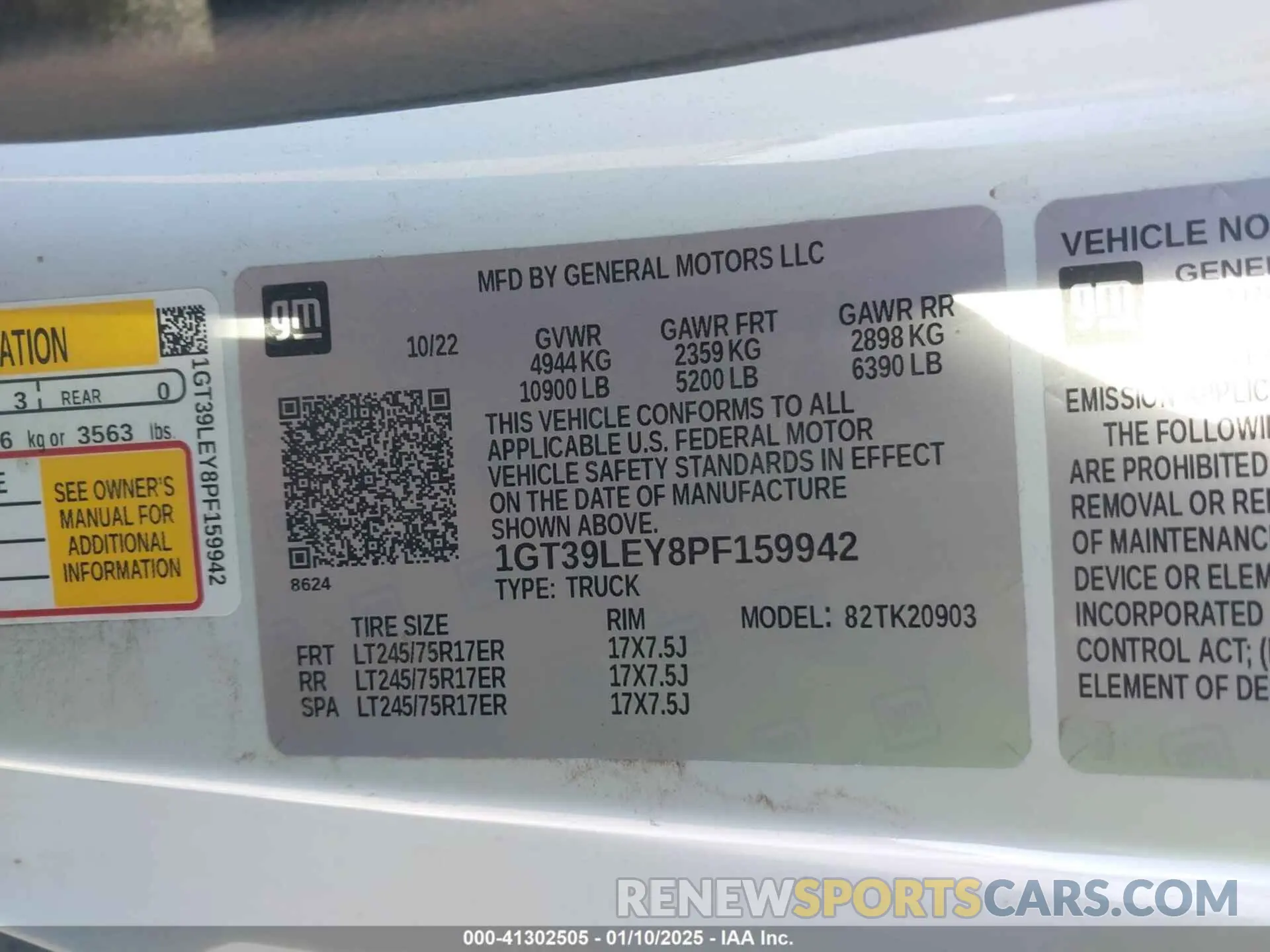8 Photograph of a damaged car 1GT39LEY8PF159942 GMC SIERRA 2500HD 2023