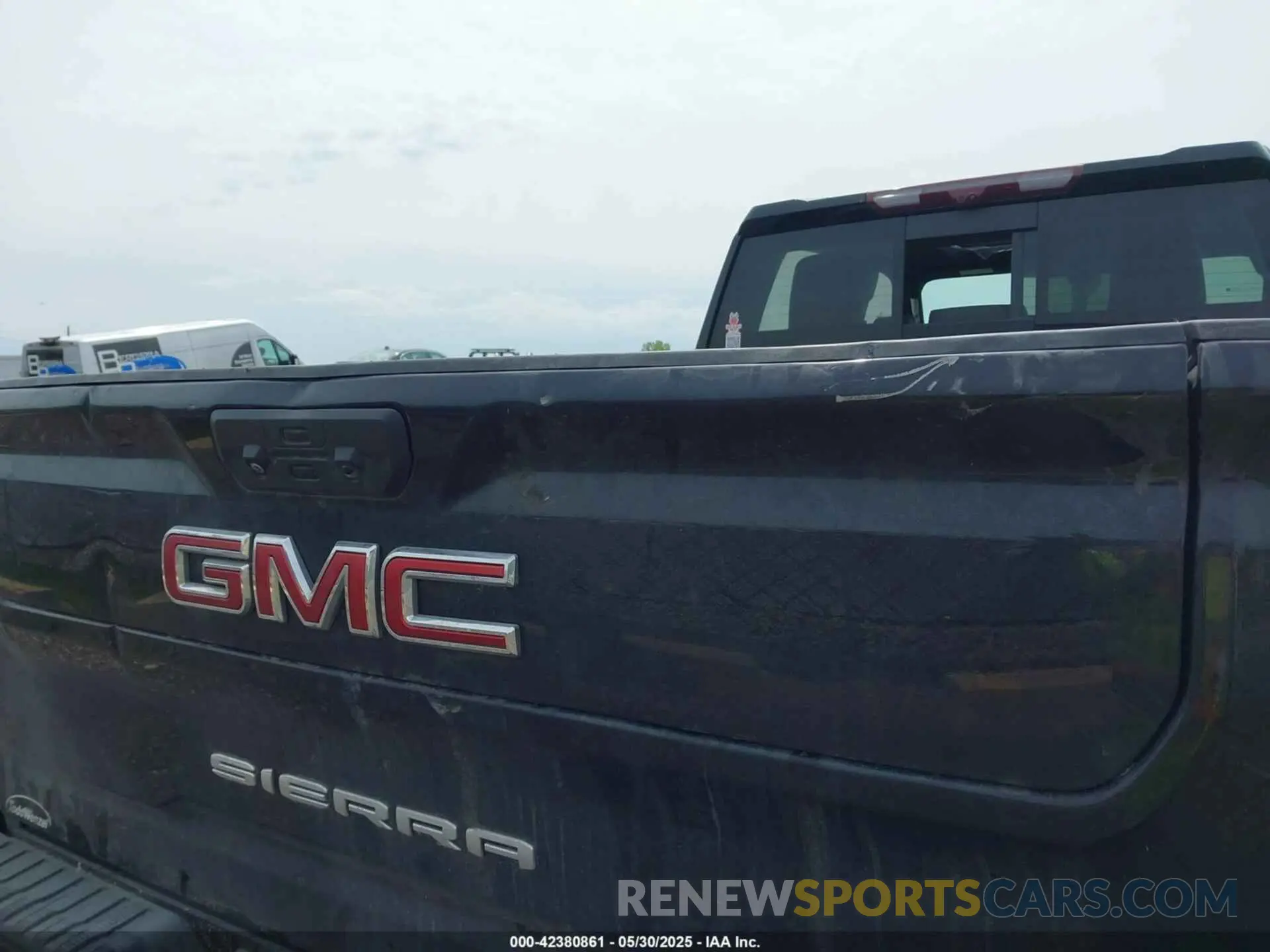 11 Photograph of a damaged car 1GT49PEY0PF223418 GMC SIERRA 2500HD 2023