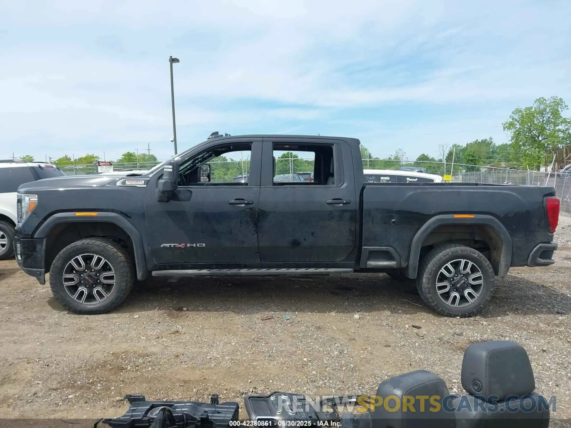 18 Photograph of a damaged car 1GT49PEY0PF223418 GMC SIERRA 2500HD 2023