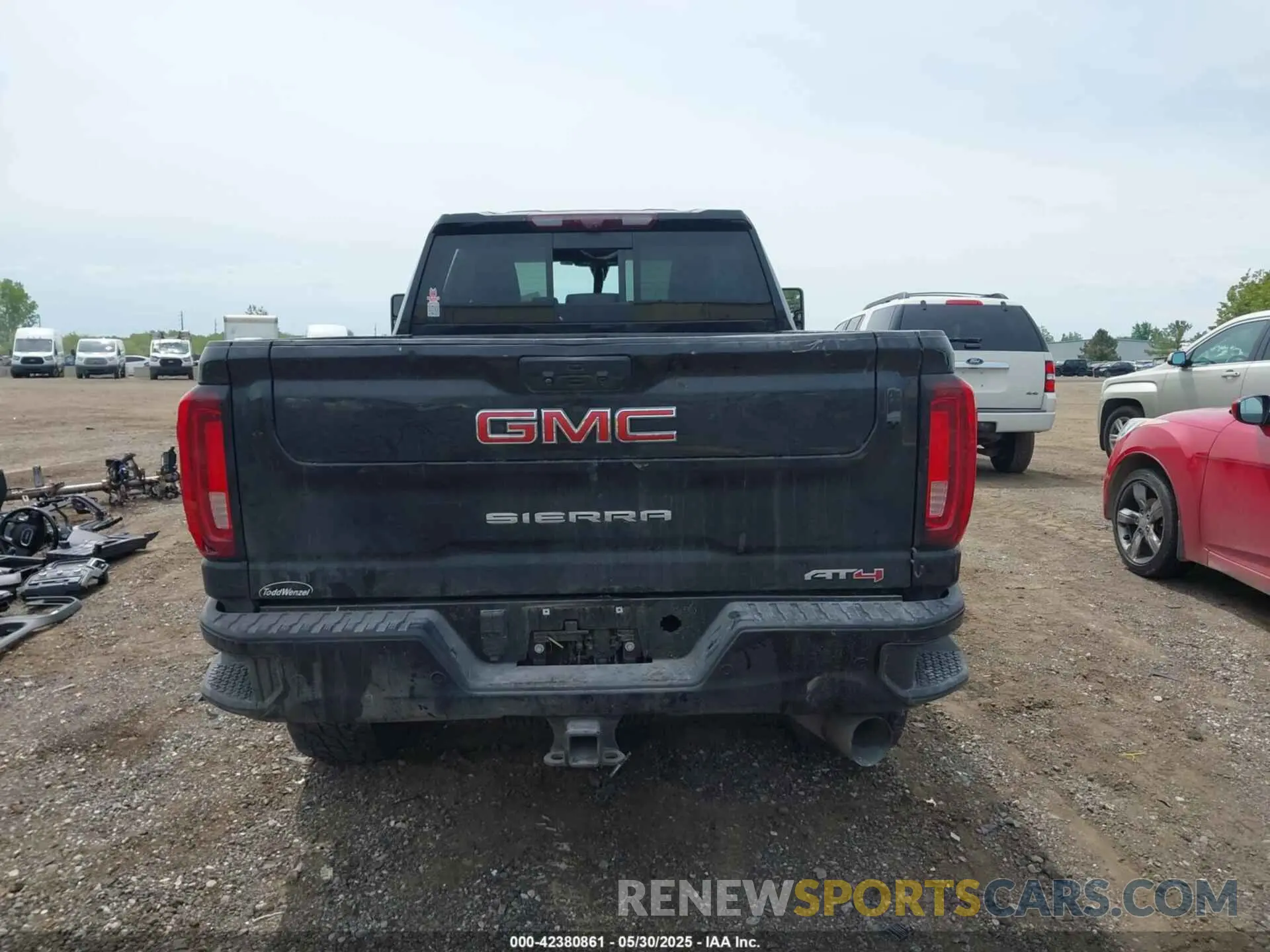 19 Photograph of a damaged car 1GT49PEY0PF223418 GMC SIERRA 2500HD 2023