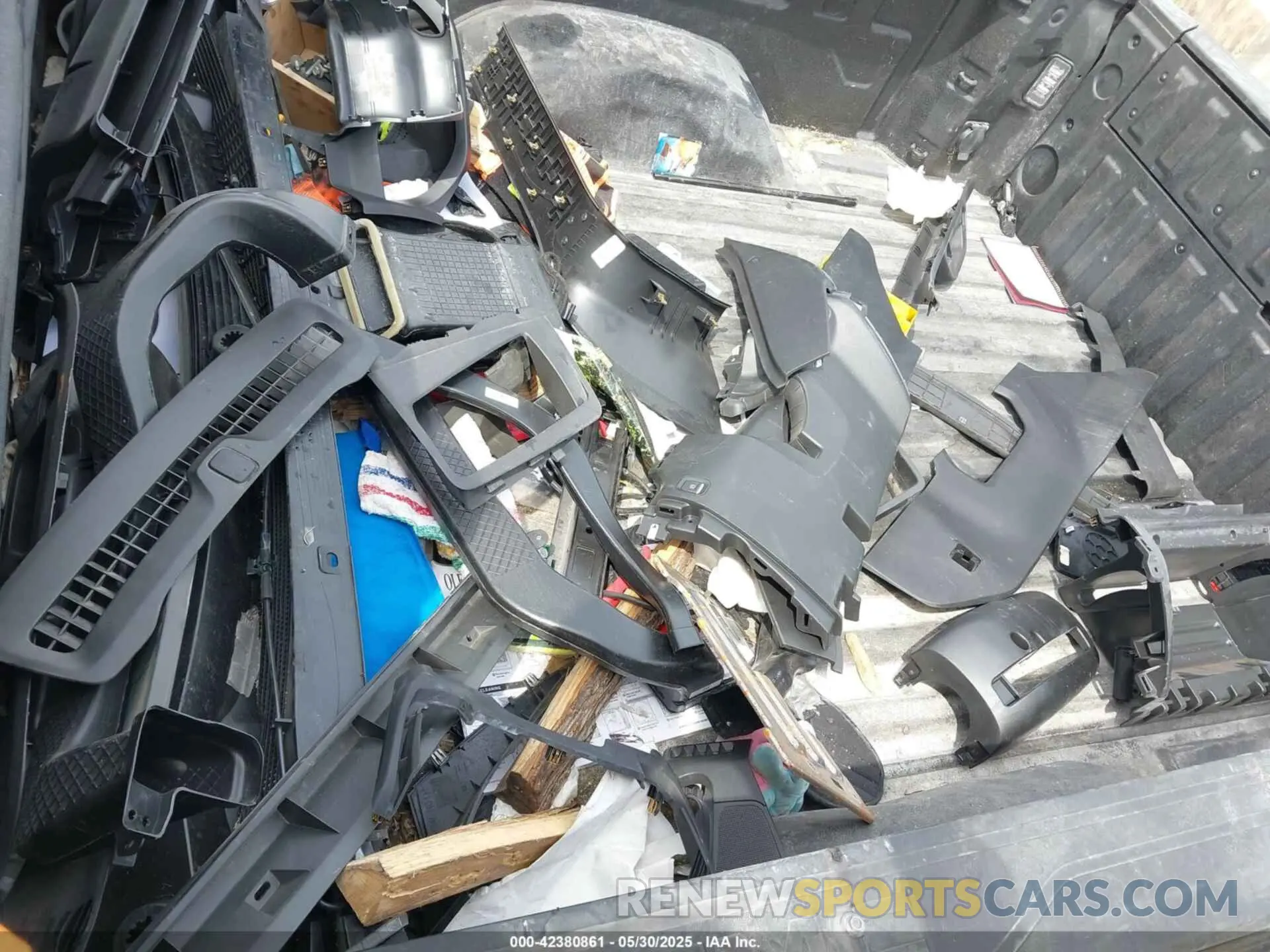 20 Photograph of a damaged car 1GT49PEY0PF223418 GMC SIERRA 2500HD 2023