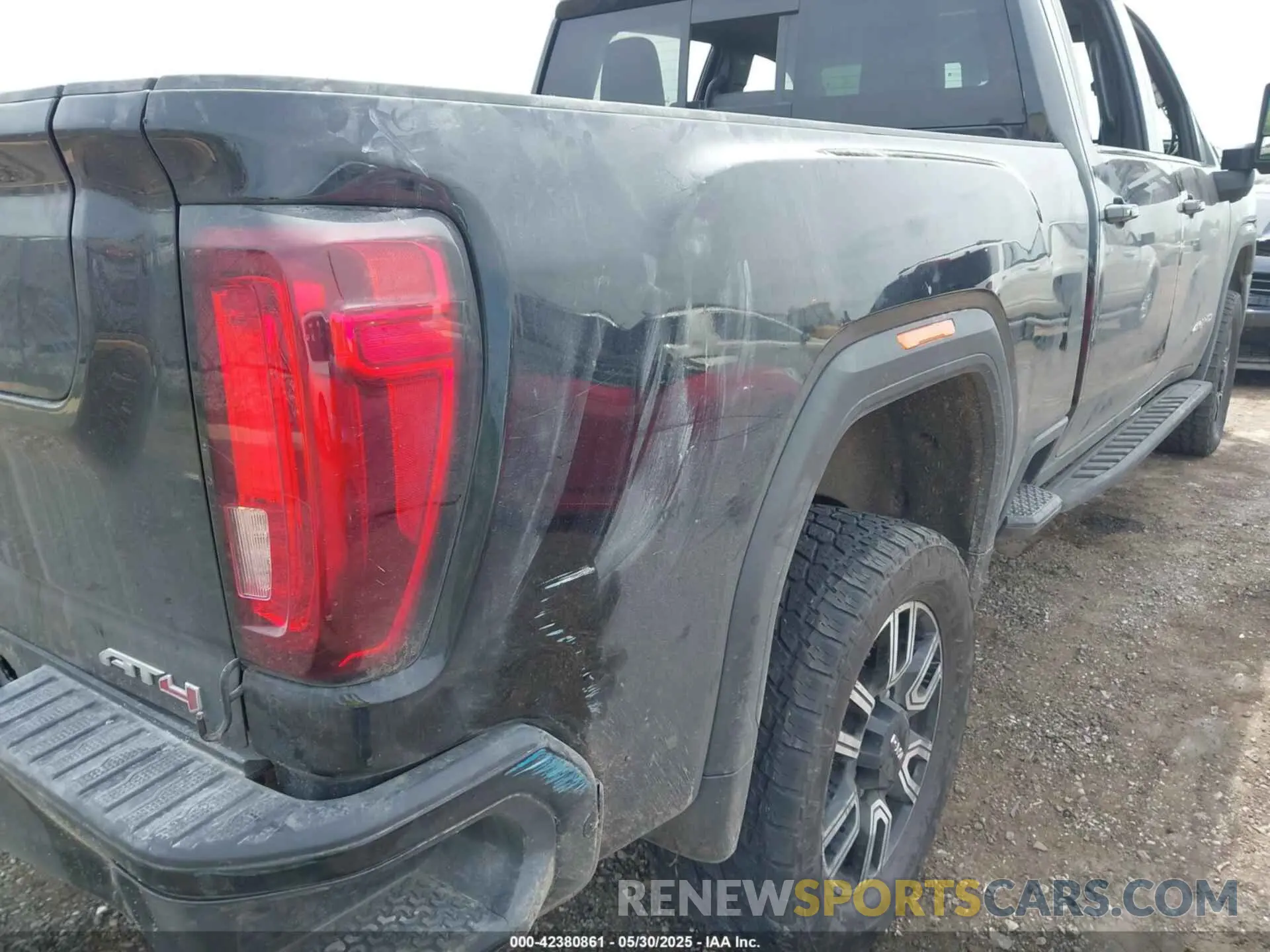 22 Photograph of a damaged car 1GT49PEY0PF223418 GMC SIERRA 2500HD 2023