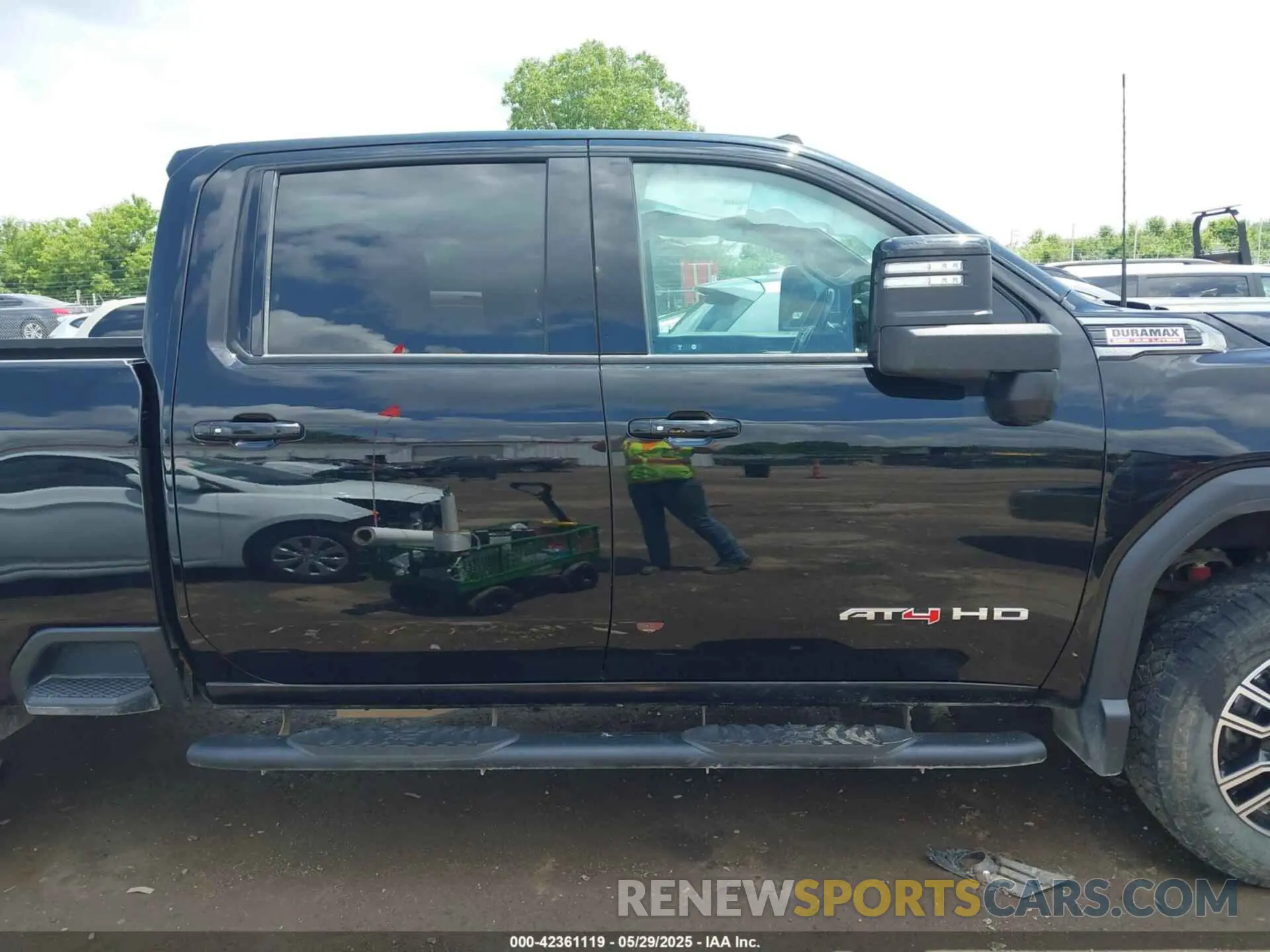 14 Photograph of a damaged car 1GT49PEY1PF124851 GMC SIERRA 2500HD 2023