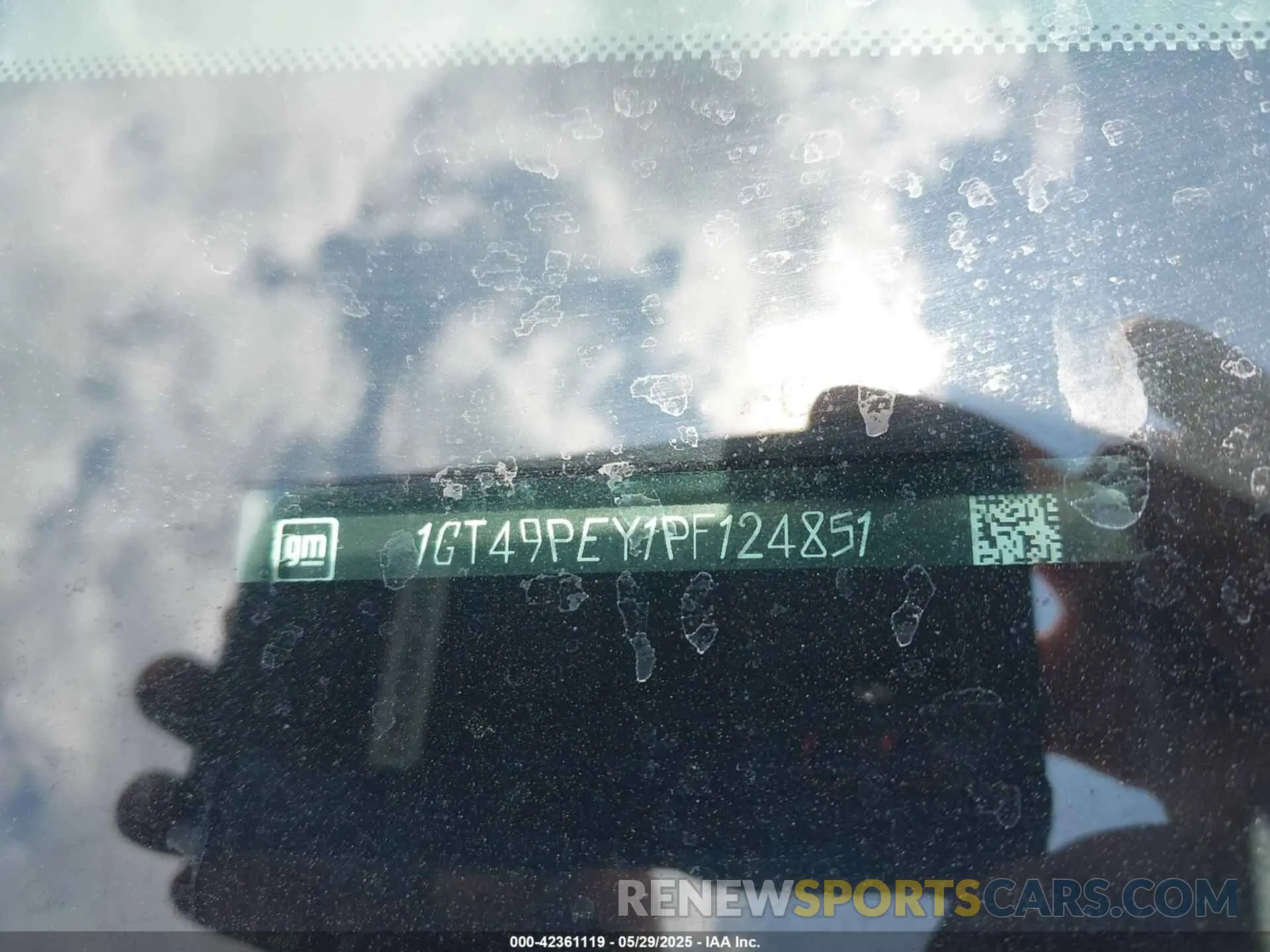 8 Photograph of a damaged car 1GT49PEY1PF124851 GMC SIERRA 2500HD 2023