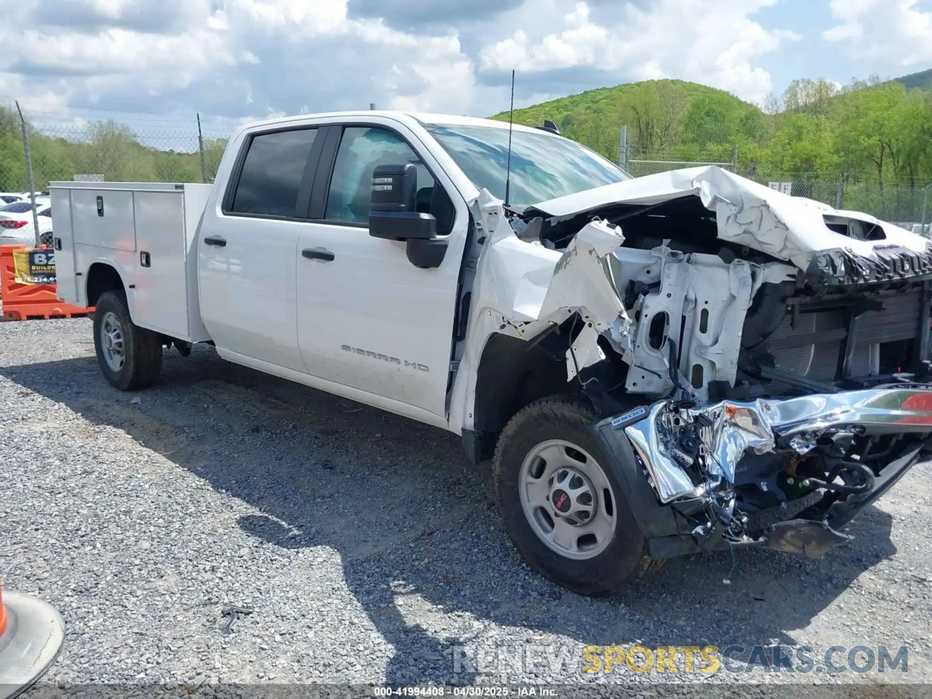 1 Photograph of a damaged car 1GD19LE71RF377220 GMC SIERRA 2500HD 2024