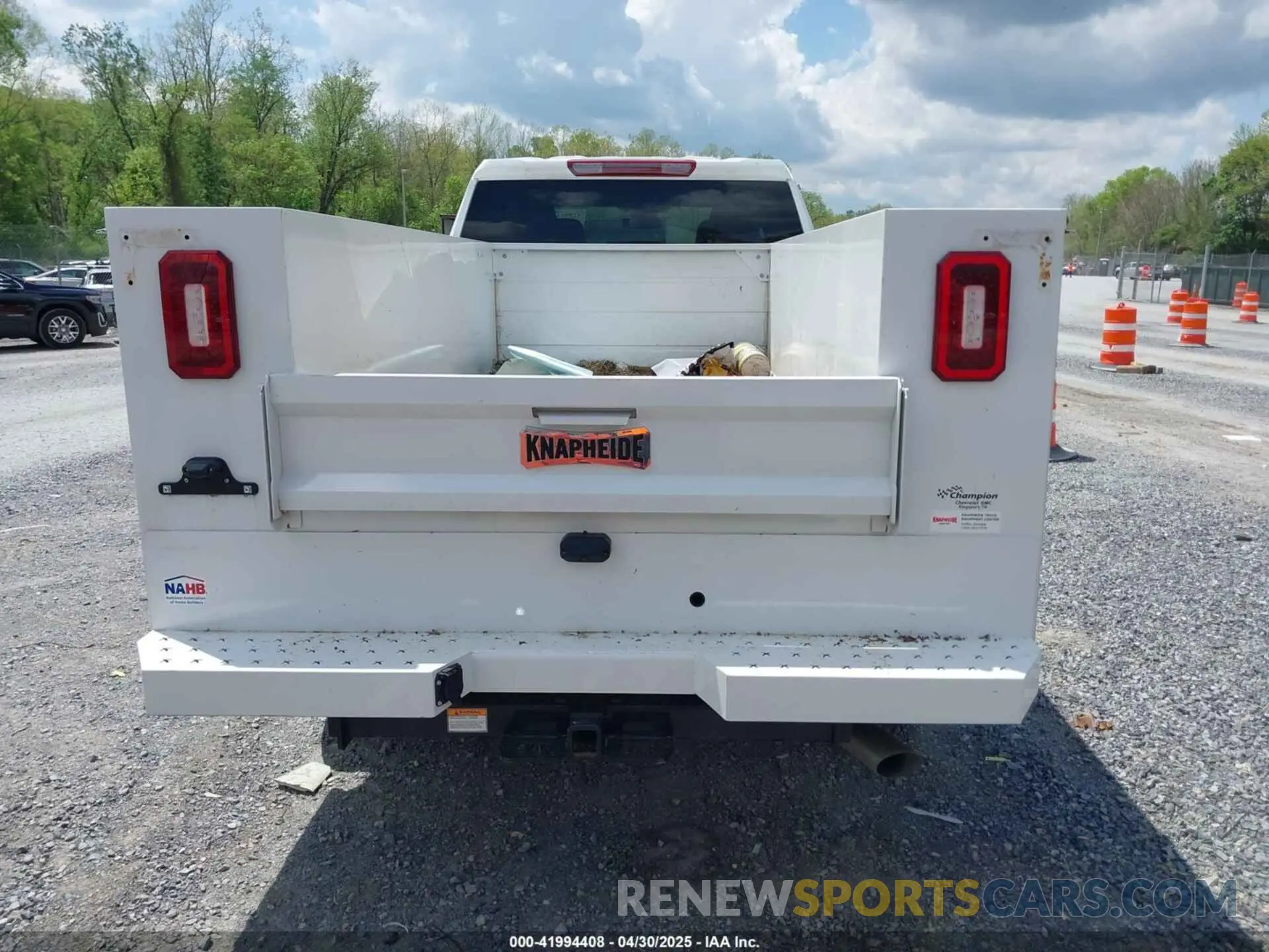 16 Photograph of a damaged car 1GD19LE71RF377220 GMC SIERRA 2500HD 2024